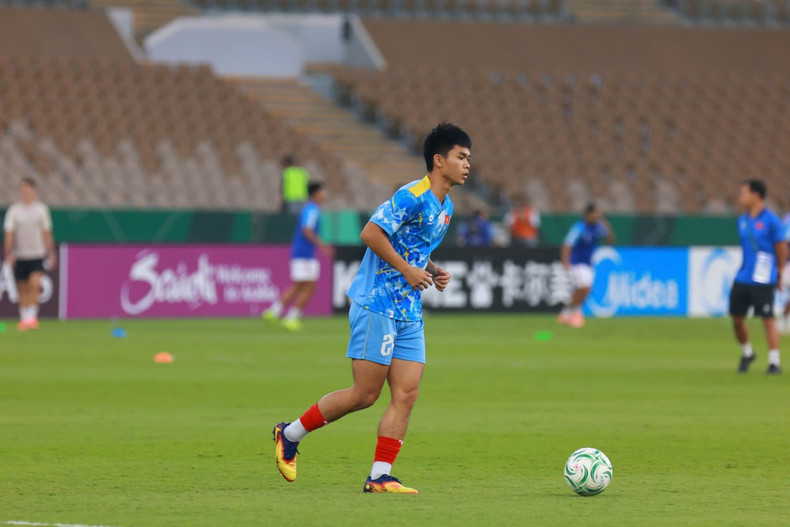 阮黎发赛前热身。