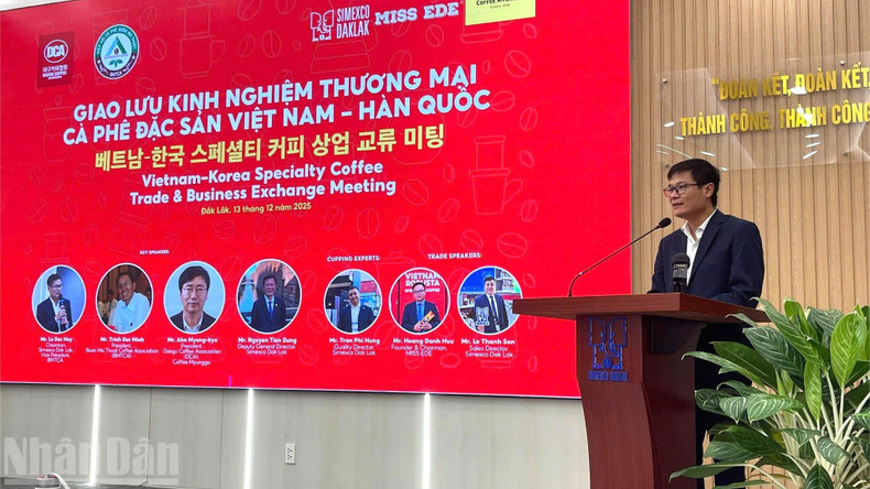 Simexco Đắk Lắk董事会主席黎德辉在交流会上分享罗布斯塔精品咖啡品牌建设及出口经验。