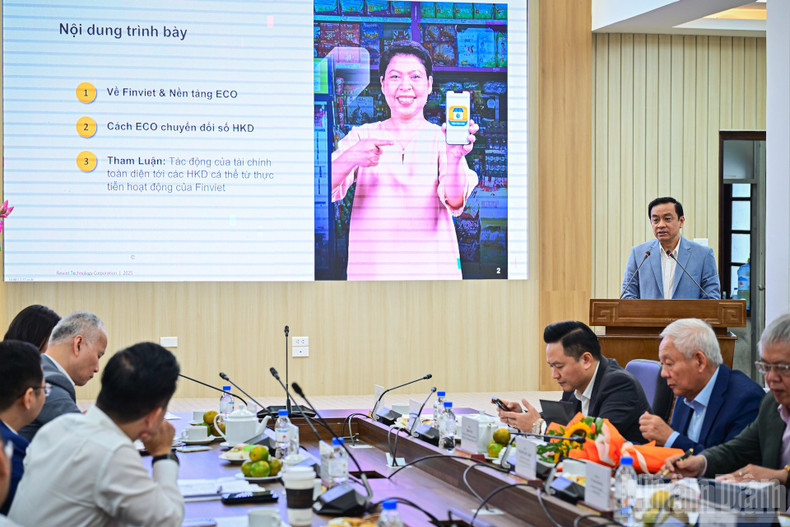 Finviet股份公司总经理分享企业在普惠金融对个体工商户影响方面的实际经验。 ndo-br-img-1148.jpg