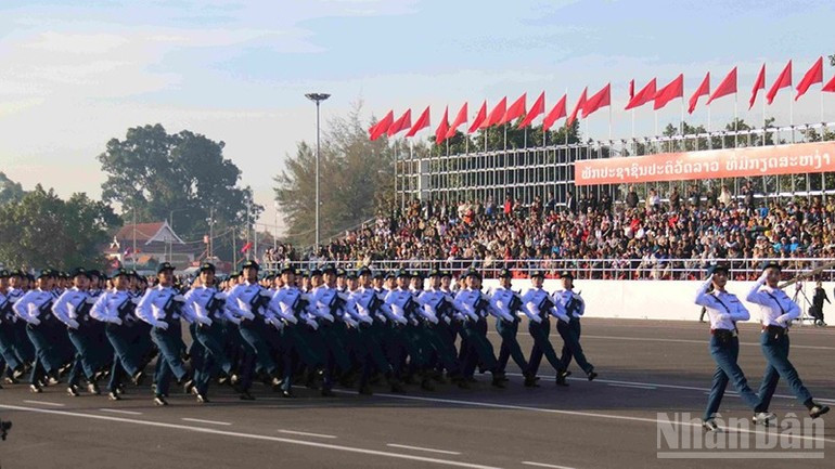 老挝人民军防空空军女兵方阵——目前在老挝社交平台上备受关注的方阵。
