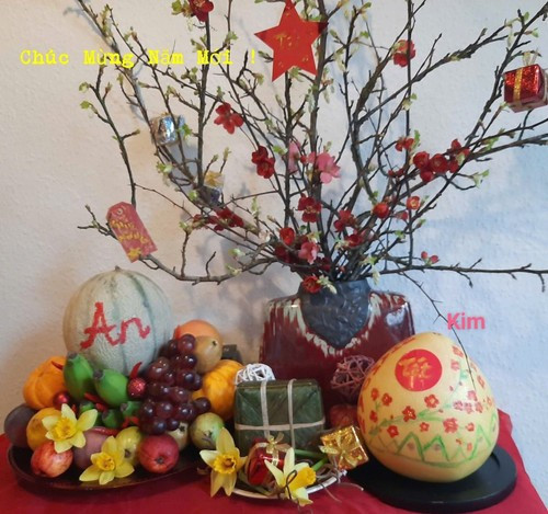阮氏金女士在英国准备的五果盘，迎接越南春节。