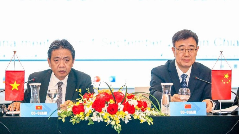 东盟+中国会议两位共同主席。 东盟+中国会议两位共同主席。