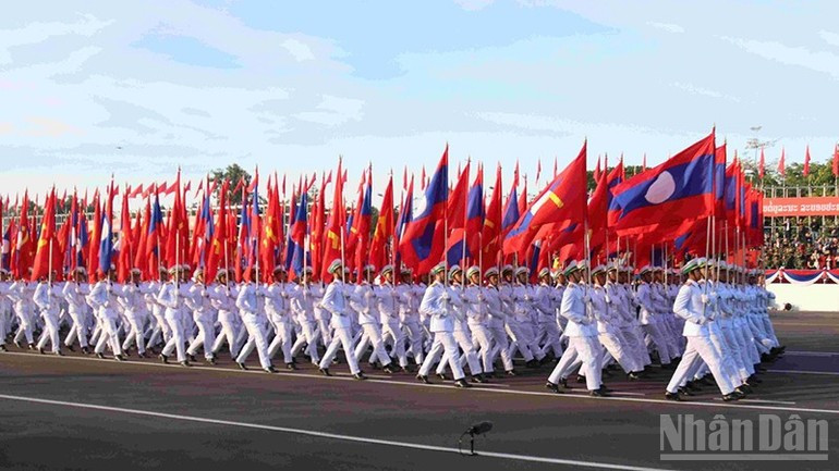 党旗、国旗方阵参加总彩排。