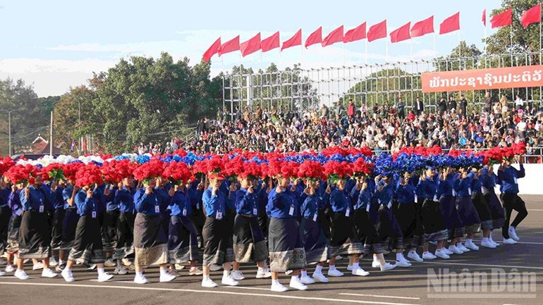 老挝青年方阵。