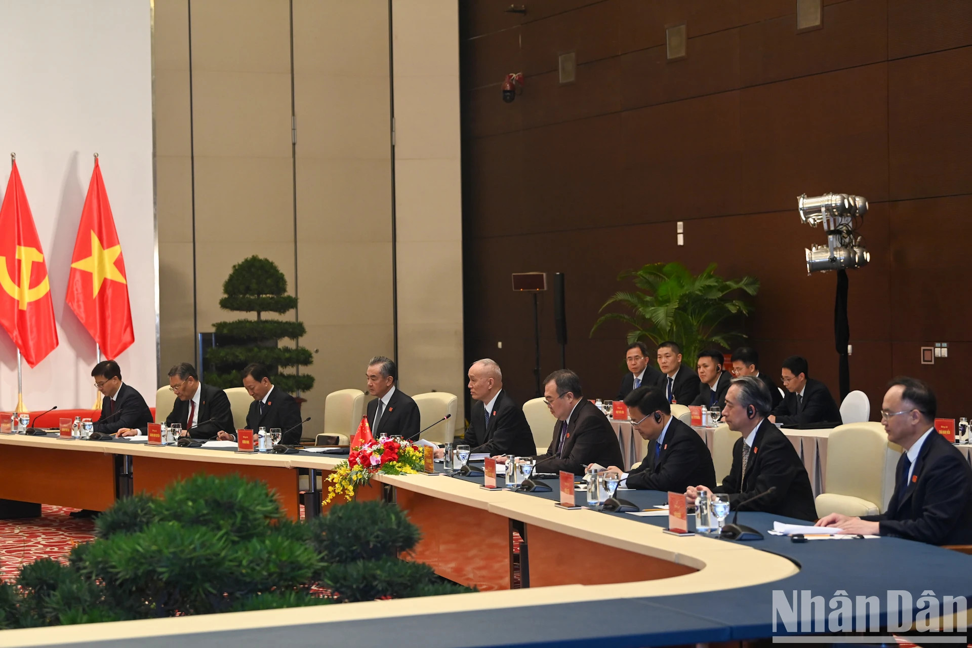 蔡奇同志以及各位中国代表团代表。 蔡奇同志以及各位中国代表团代表。