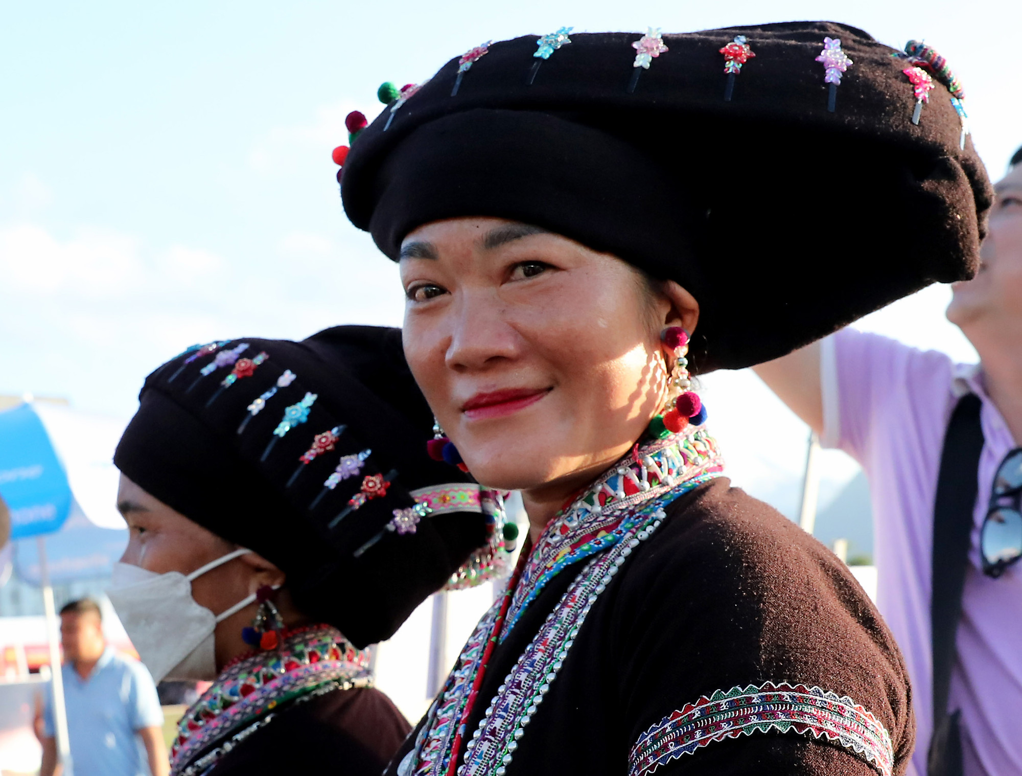 一名佬族姑娘。 一名佬族姑娘。