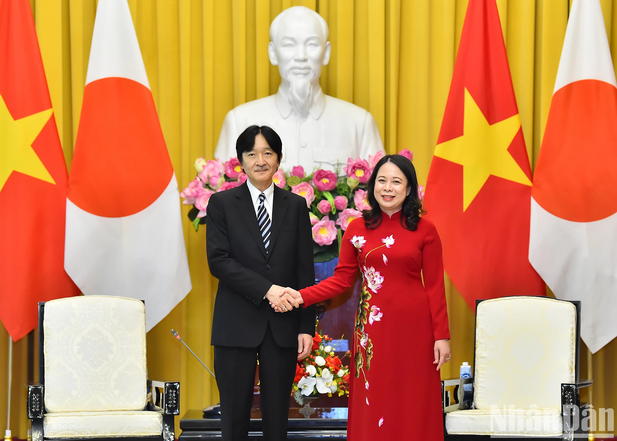 越南国家副主席武氏映春与日本皇嗣秋筱宫文仁亲王举行会谈。 越南国家副主席武氏映春与日本皇嗣秋筱宫文仁亲王举行会谈。