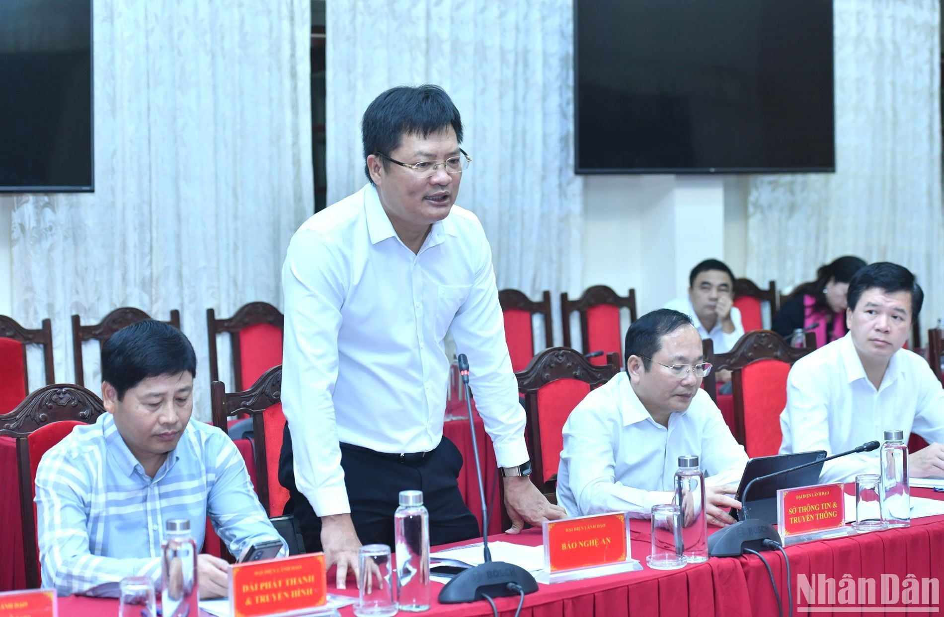 《义安报》社总编辑吴德坚发表讲话。 《义安报》社总编辑吴德坚发表讲话。