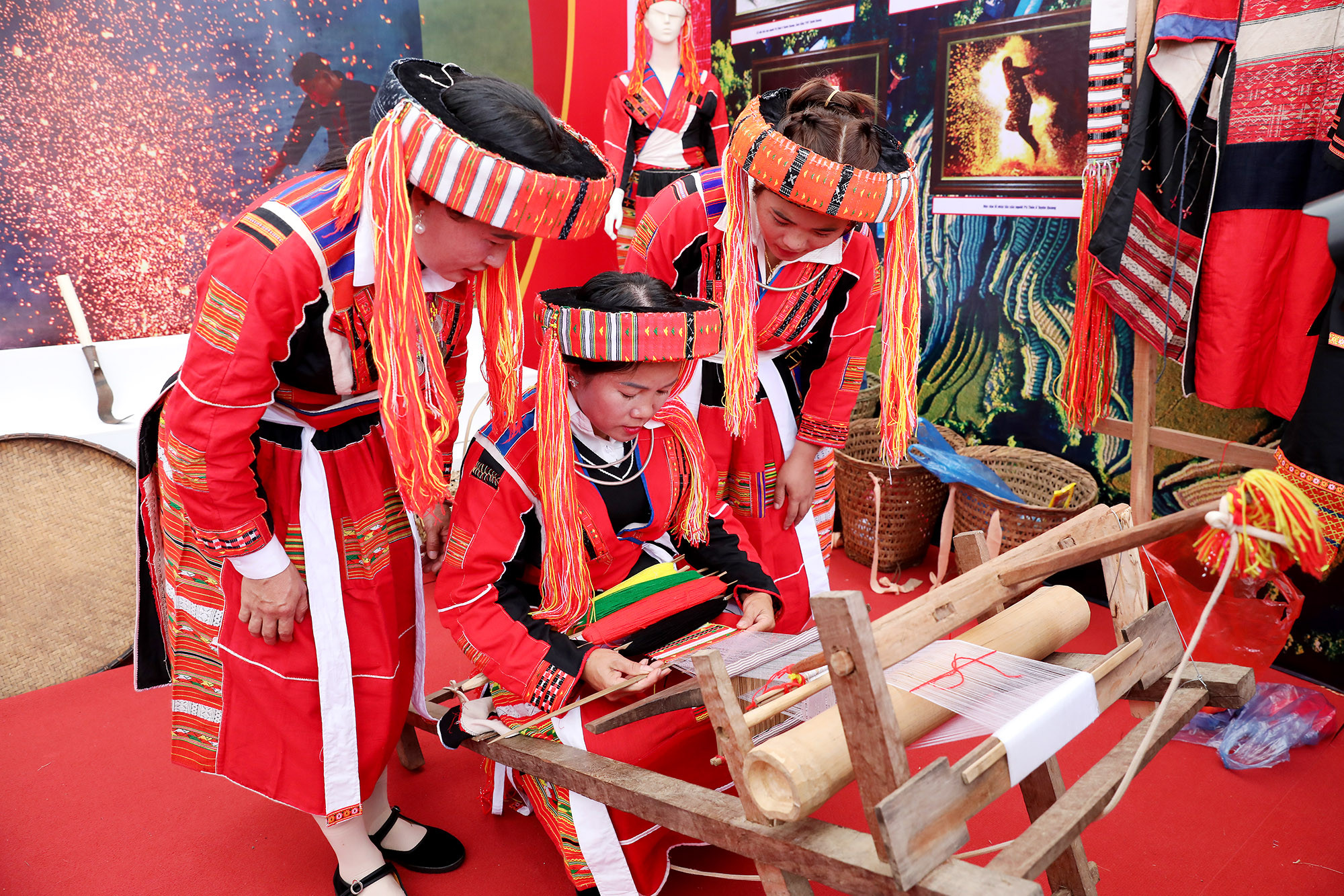 巴天族介绍传统手工业。 巴天族介绍传统手工业。