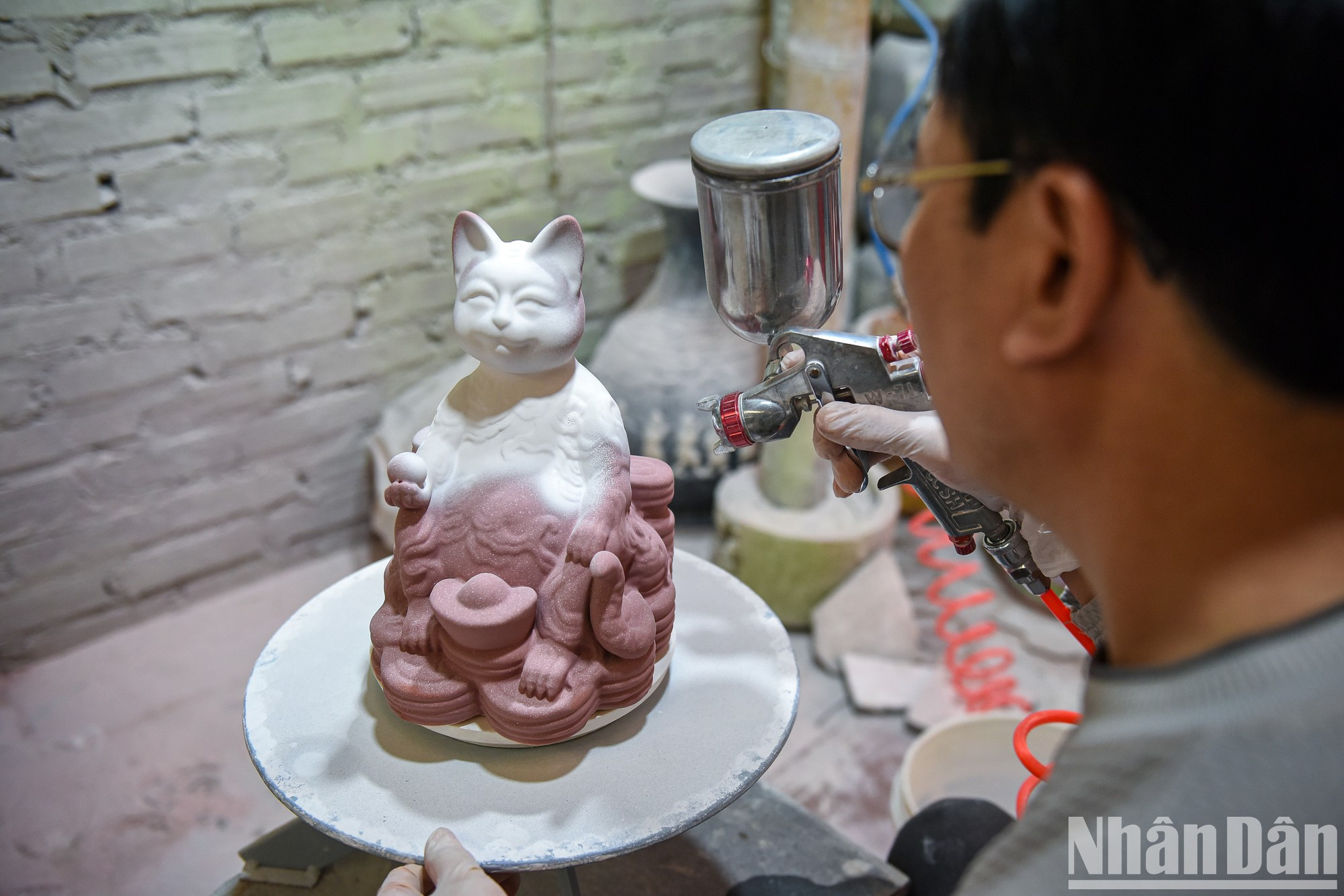 所有阶段都是手工制作的，所以每一个成品都会有自己的特点。