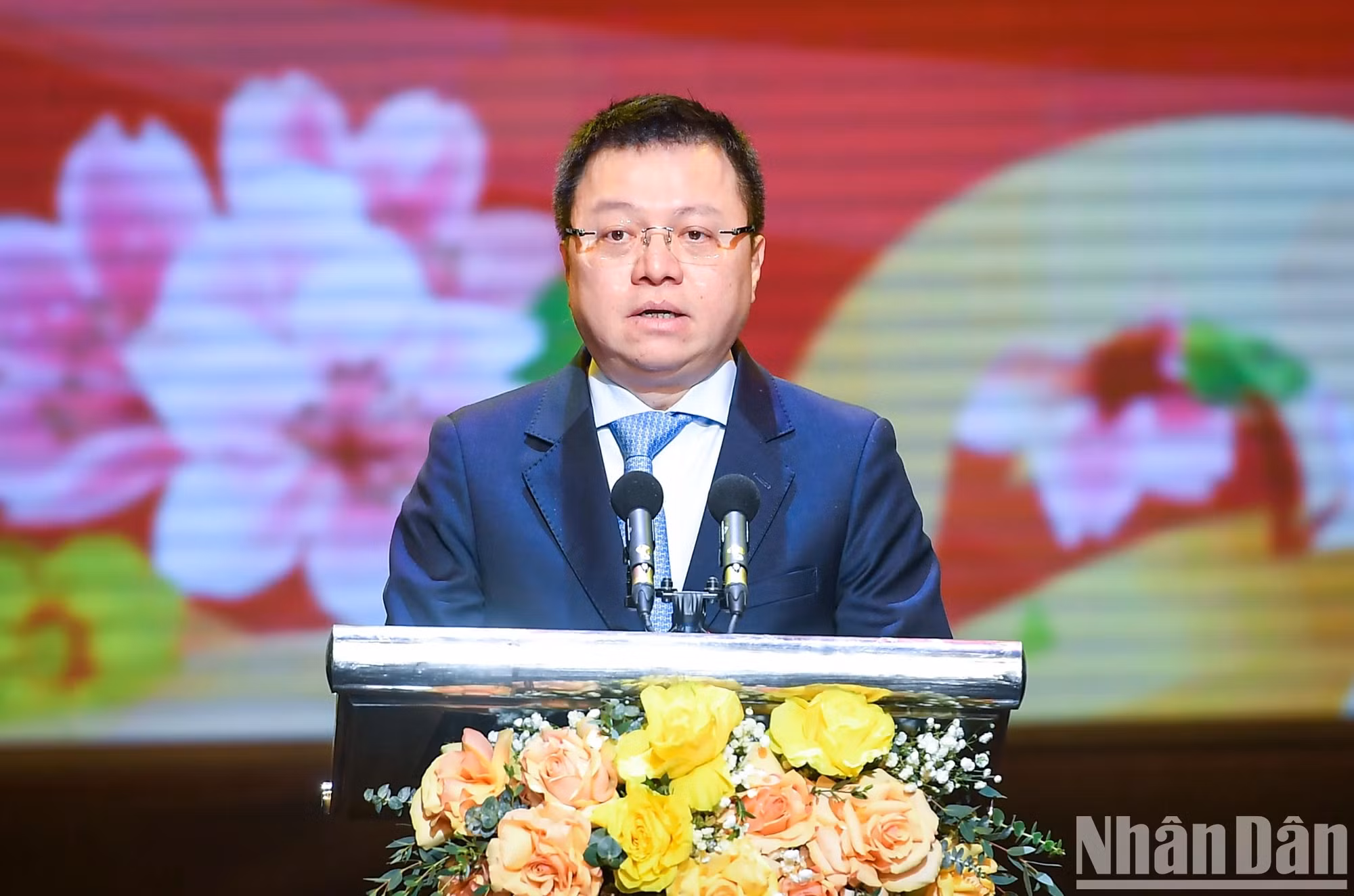 越共中央委员、《人民报》社总编辑、中央宣教部副部长、越南新闻工作者协会主席黎国明致开幕词。