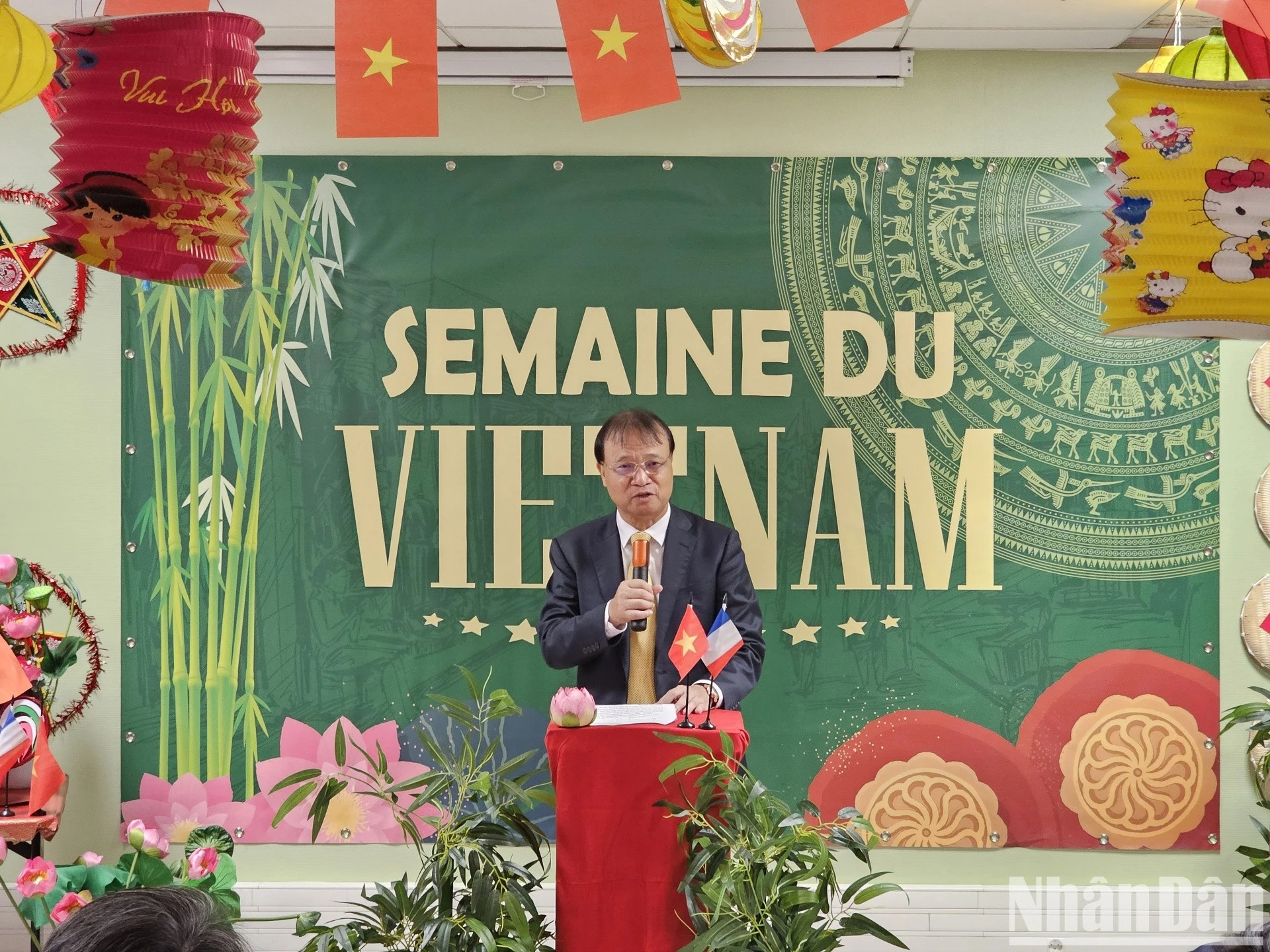 越南工贸部副部长杜胜海称,越南食品商品出售在家乐福超市为法国消费者、尤其是居住在巴黎市郊人民提供了更多选择,而且价格也更加合理。 越南工贸部副部长杜胜海称,越南食品商品出售在家乐福超市为法国消费者、尤其是居住在巴黎市郊人民提供了更多选择,而且价格也更加合理。