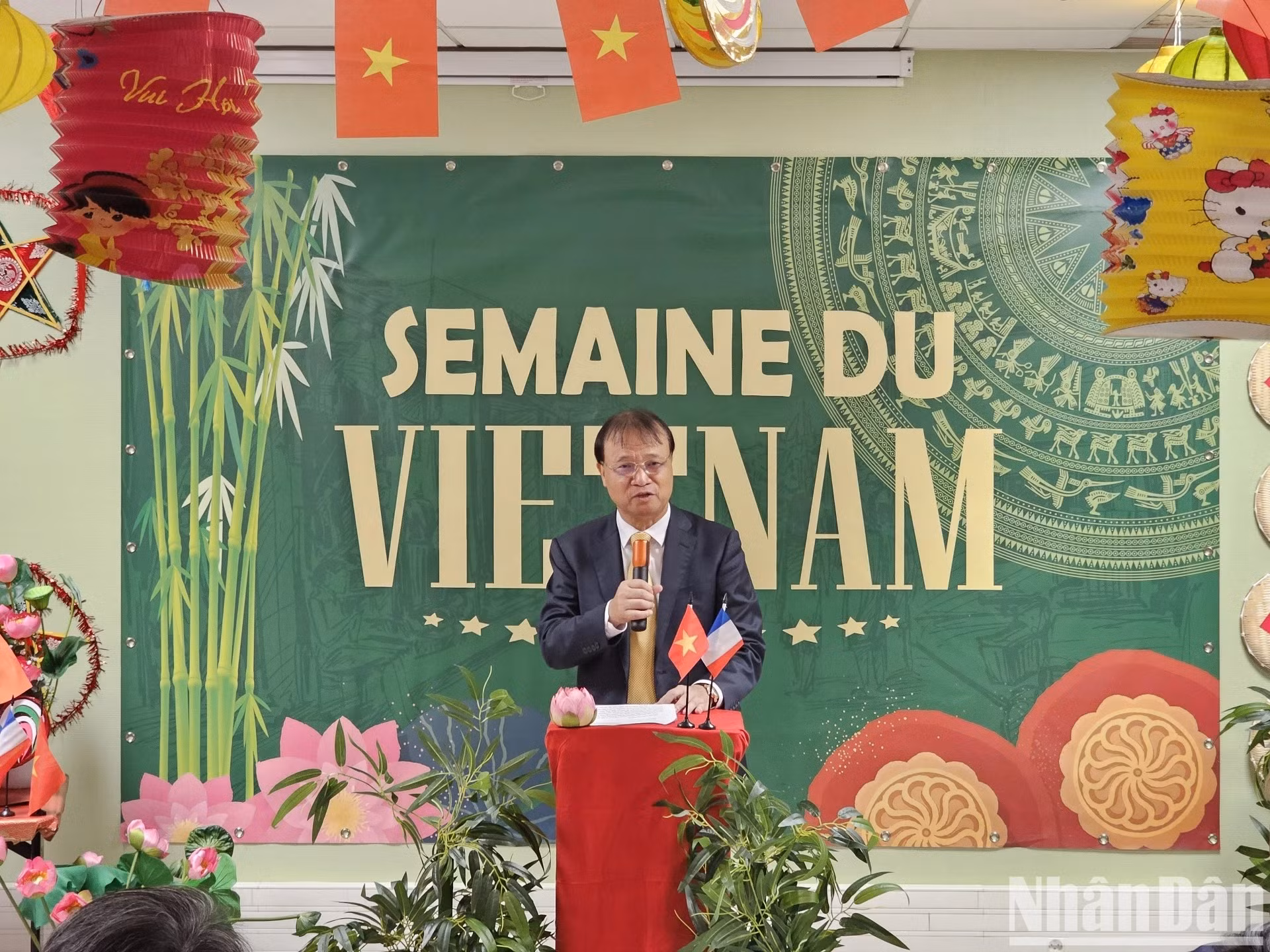 越南工贸部副部长杜胜海称,越南食品商品出售在家乐福超市为法国消费者、尤其是居住在巴黎市郊人民提供了更多选择,而且价格也更加合理。 越南工贸部副部长杜胜海称,越南食品商品出售在家乐福超市为法国消费者、尤其是居住在巴黎市郊人民提供了更多选择,而且价格也更加合理。