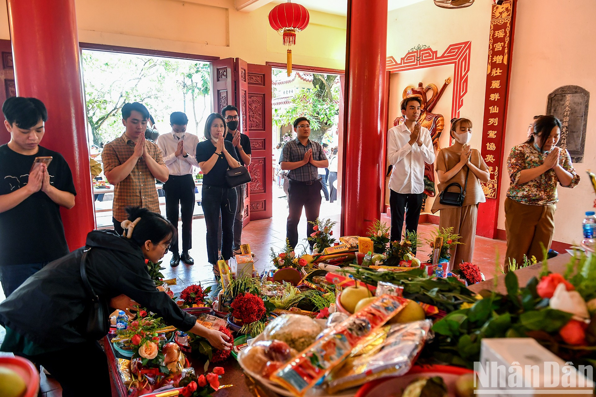 西湖府里面。 西湖府里面。
