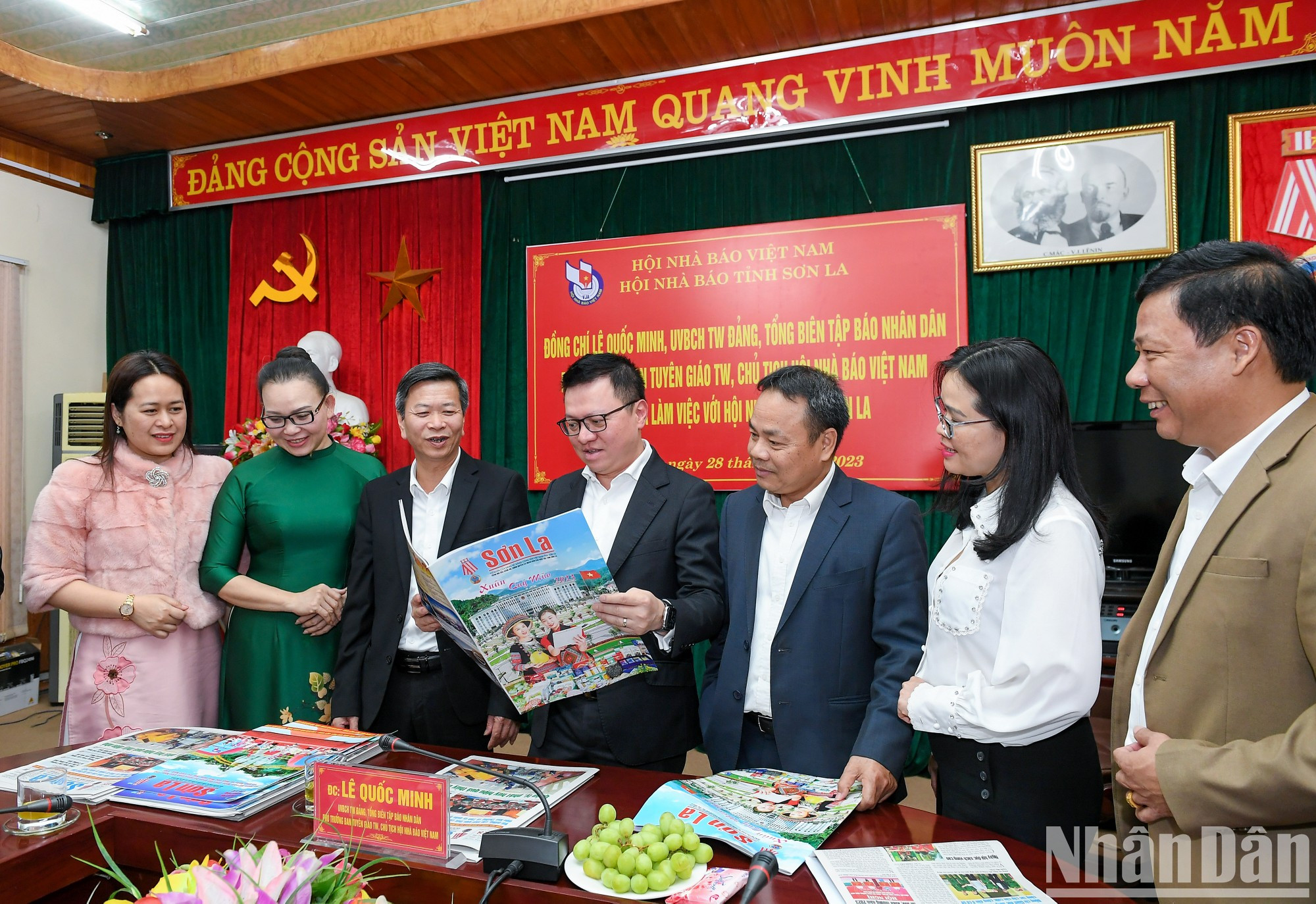 《人民报》社工作组与山罗省省委举行工作会议【组图】