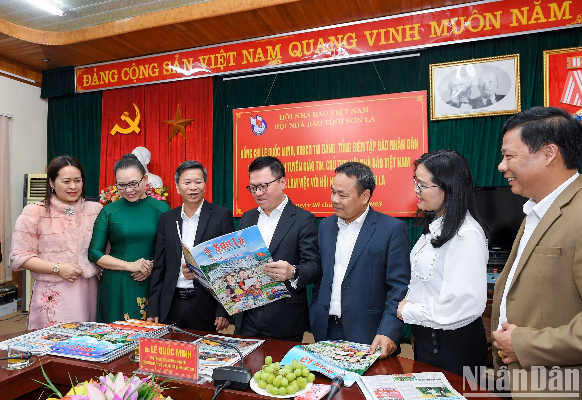 《人民报》社工作组与山罗省省委举行工作会议【组图】