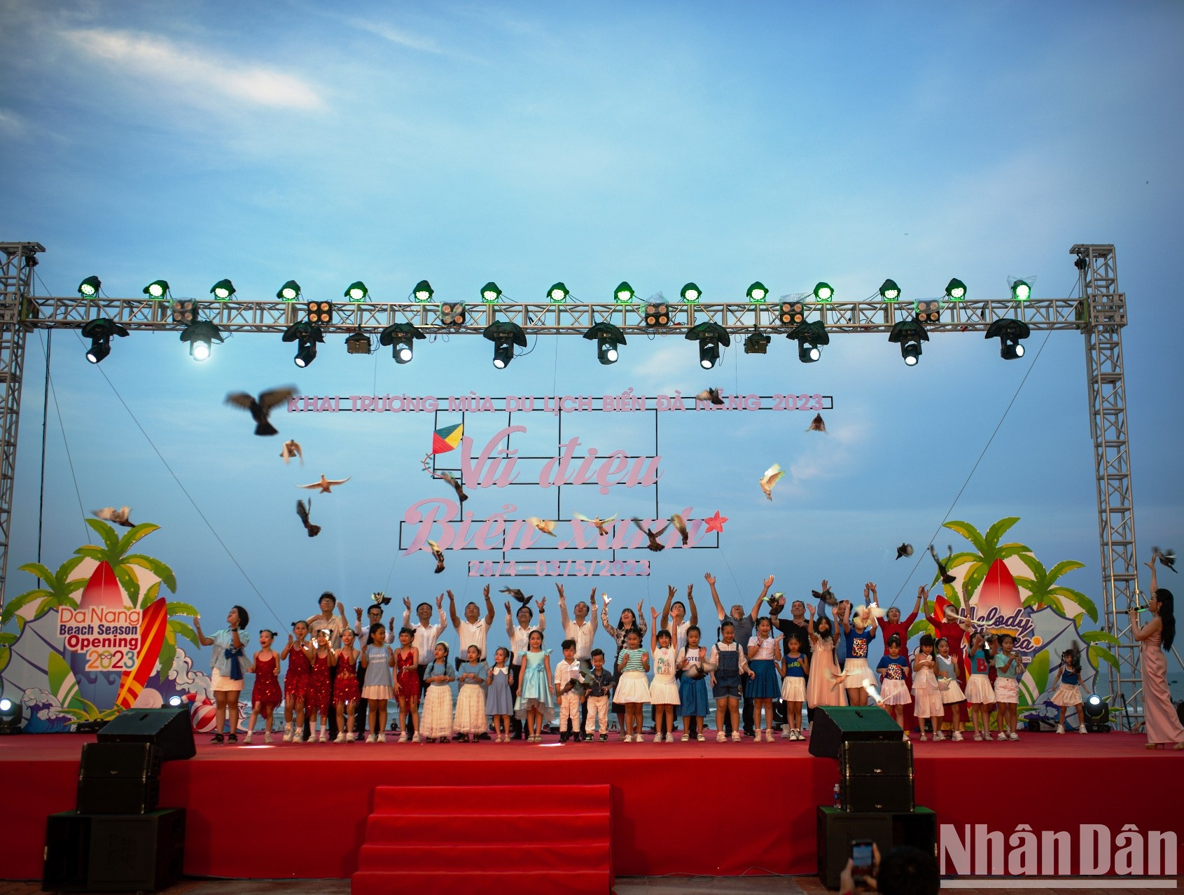 2023年岘港海洋旅游季”活动启动仪式。 2023年岘港海洋旅游季”活动启动仪式。