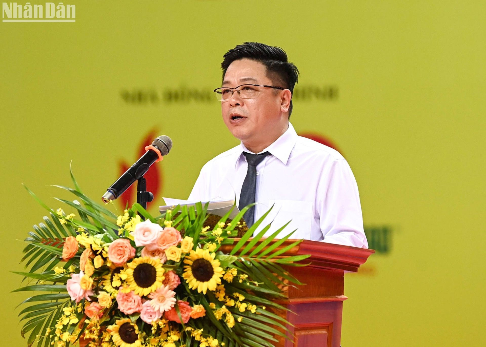 《人民报》社副总编辑桂廷原在闭幕仪式上发表讲话。 《人民报》社副总编辑桂廷原在闭幕仪式上发表讲话。