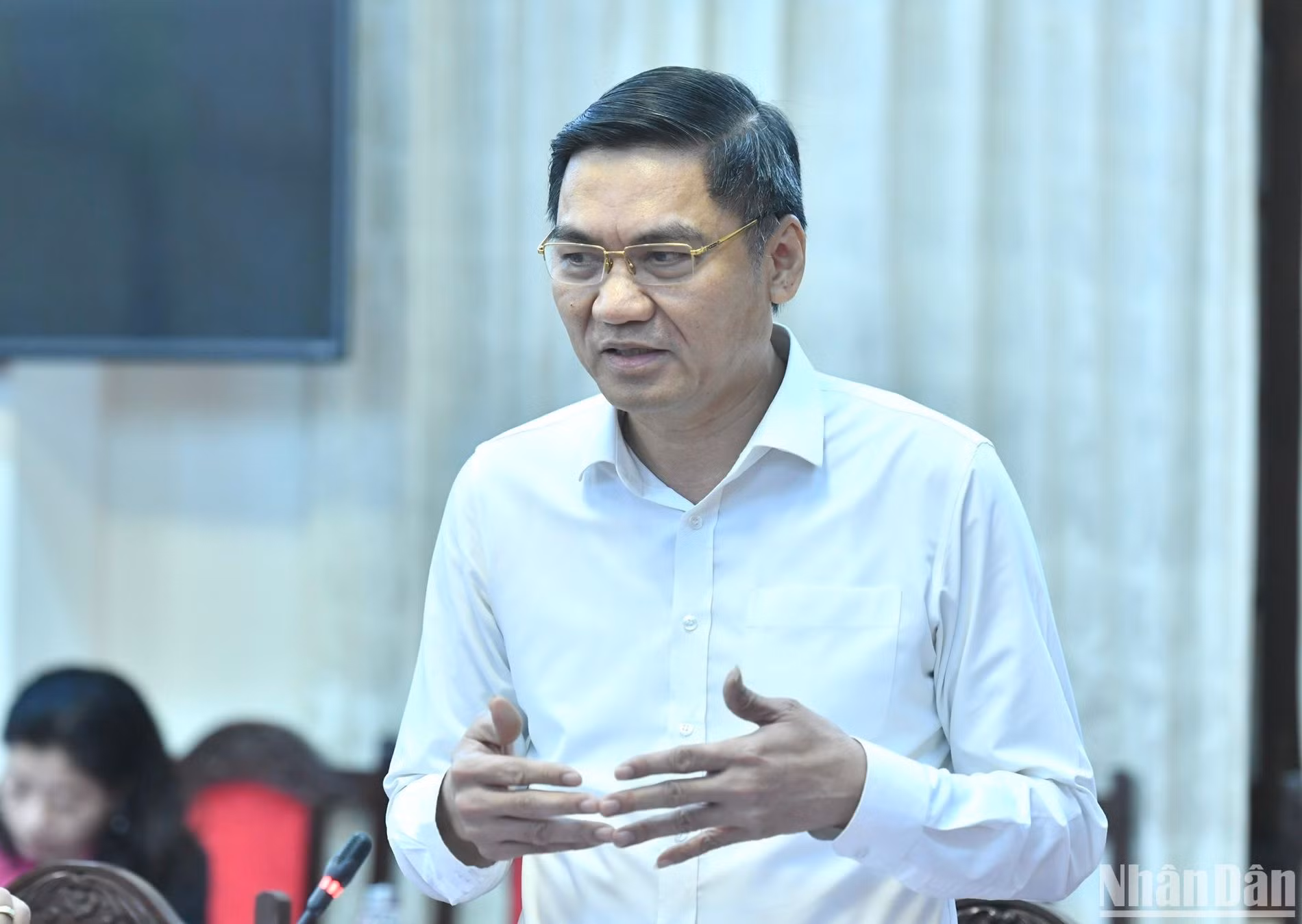 义安省省委副书记黄义孝发表讲话。