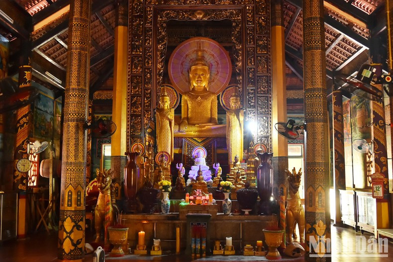 在所有寺庙中，主殿是建筑和雕塑艺术的融合，达到了高棉文化的顶峰。