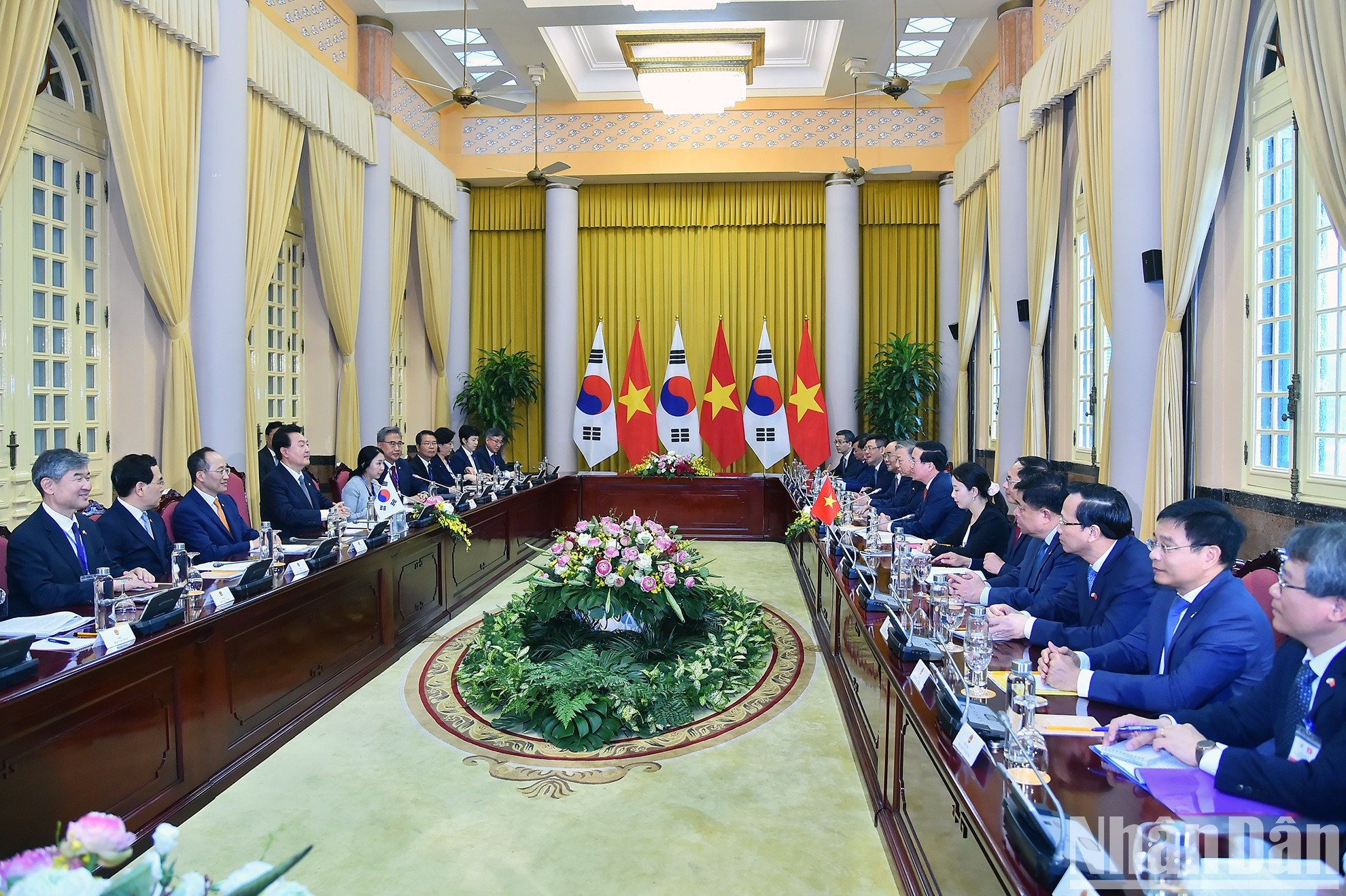 欢迎仪式结束后,武文赏主席与尹锡悦总统主持会谈。 欢迎仪式结束后,武文赏主席与尹锡悦总统主持会谈。