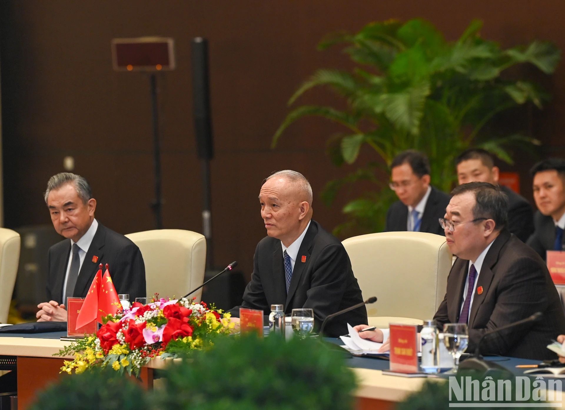 蔡奇同志在会谈上发表讲话。 蔡奇同志在会谈上发表讲话。