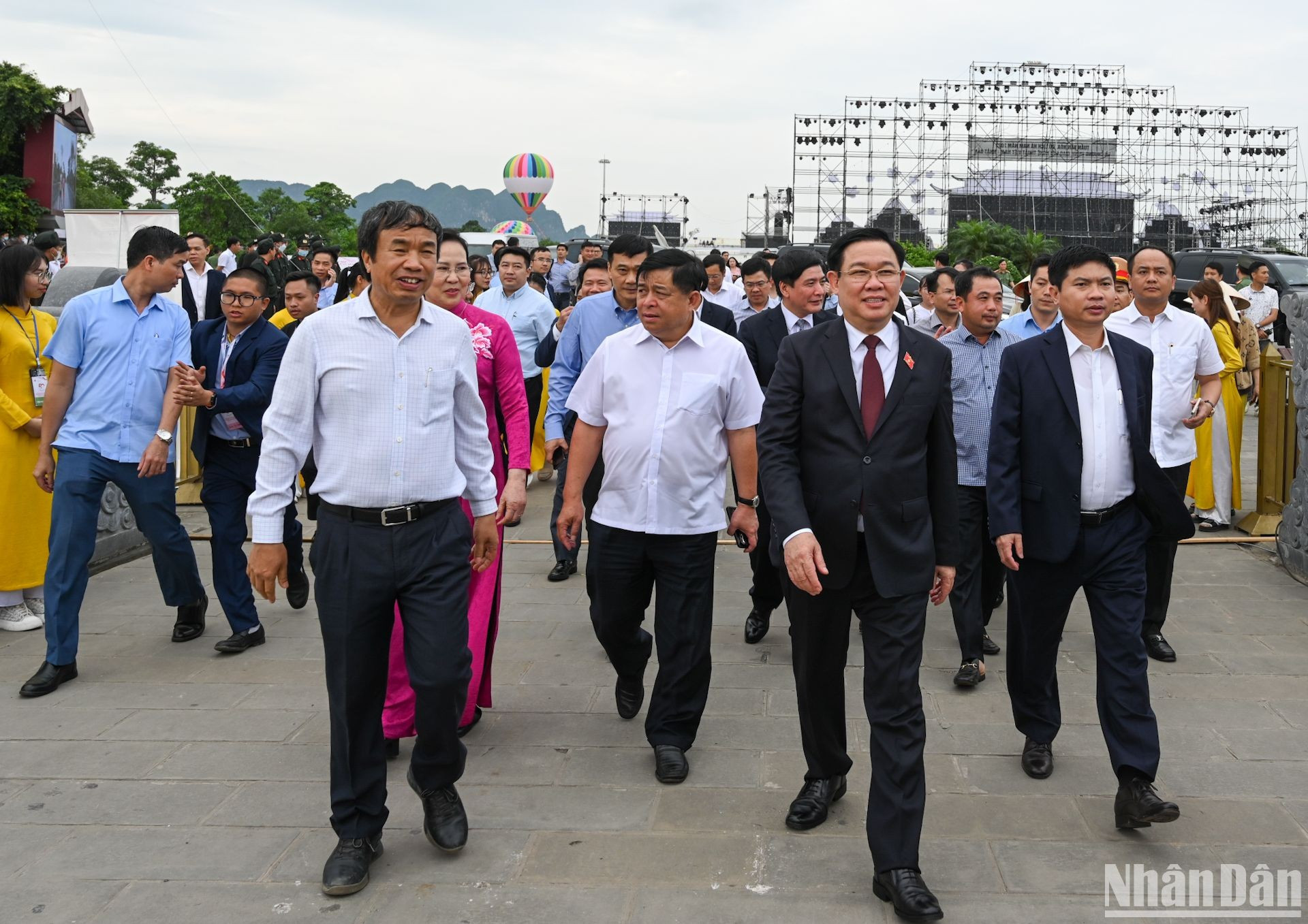 当天下午,国会主席王廷惠等代表团参观金榜县三祝旅游区。 当天下午,国会主席王廷惠等代表团参观金榜县三祝旅游区。