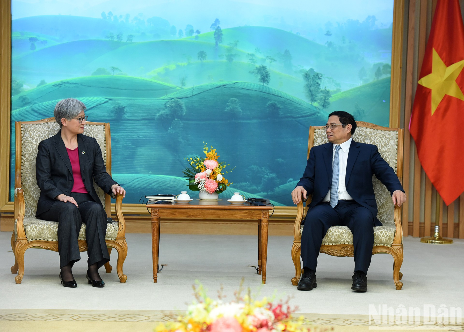 越南政府总理范明正会见澳大利亚外交部长黄英贤。