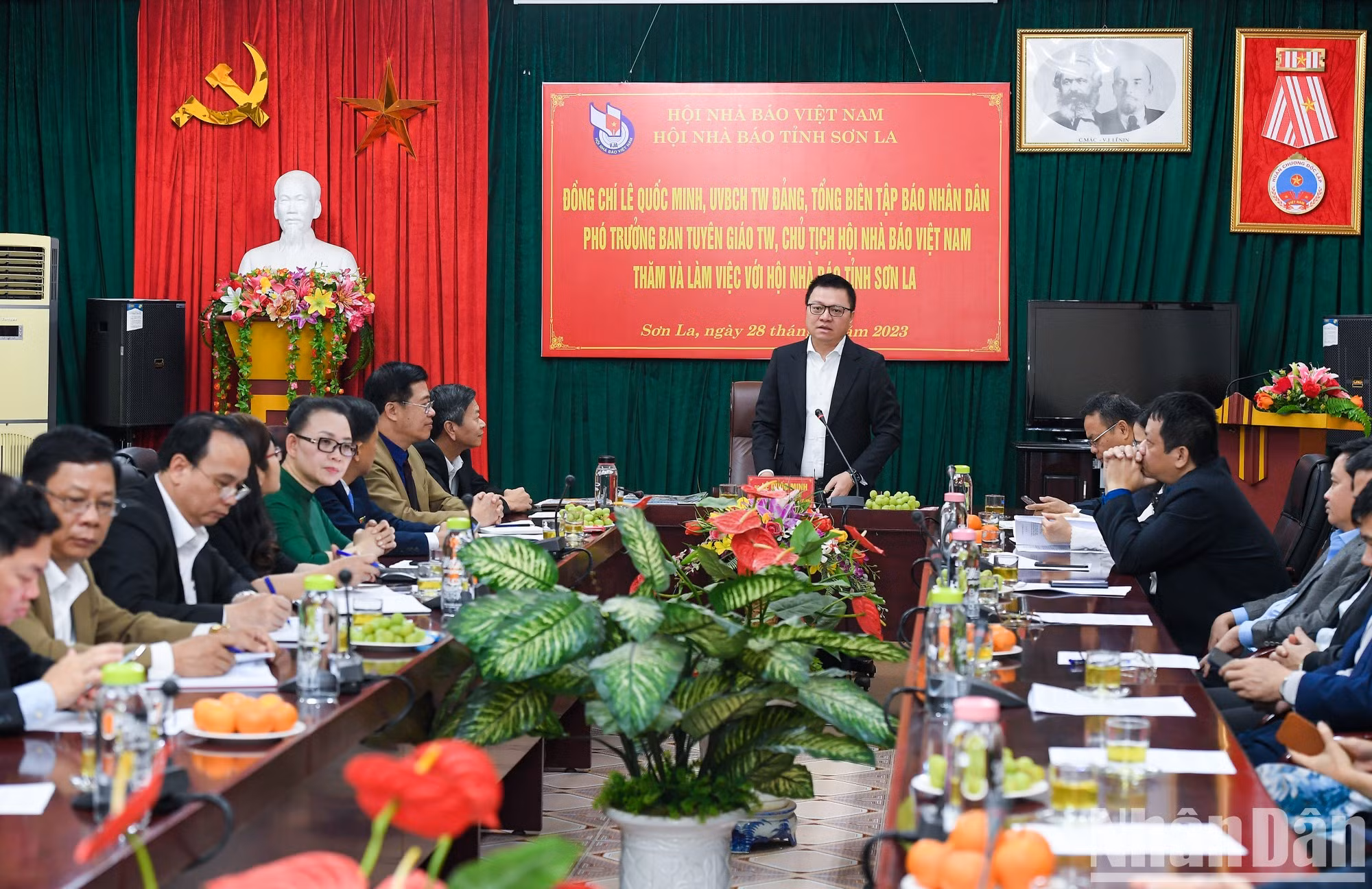 当天，黎国明同志一行造访《人民报》社常驻山罗省代表机构。