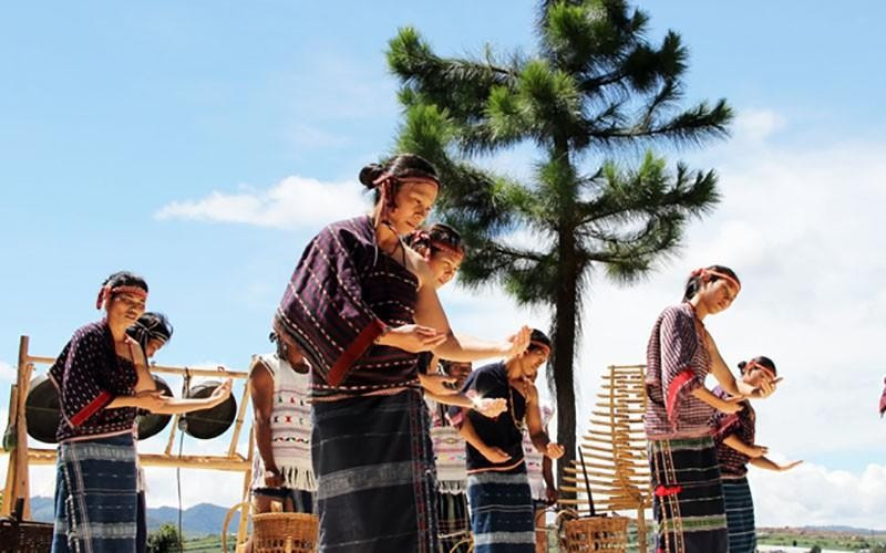 他们常跳著名的“达姆阿”舞。