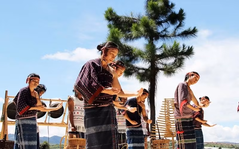 他们常跳著名的“达姆阿”舞。