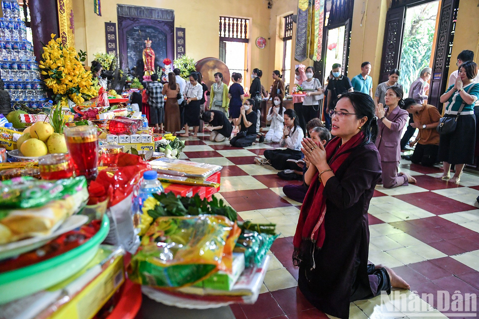 这不仅是佛教徒的节日,也是所有子女孝顺父母的节日。 这不仅是佛教徒的节日,也是所有子女孝顺父母的节日。