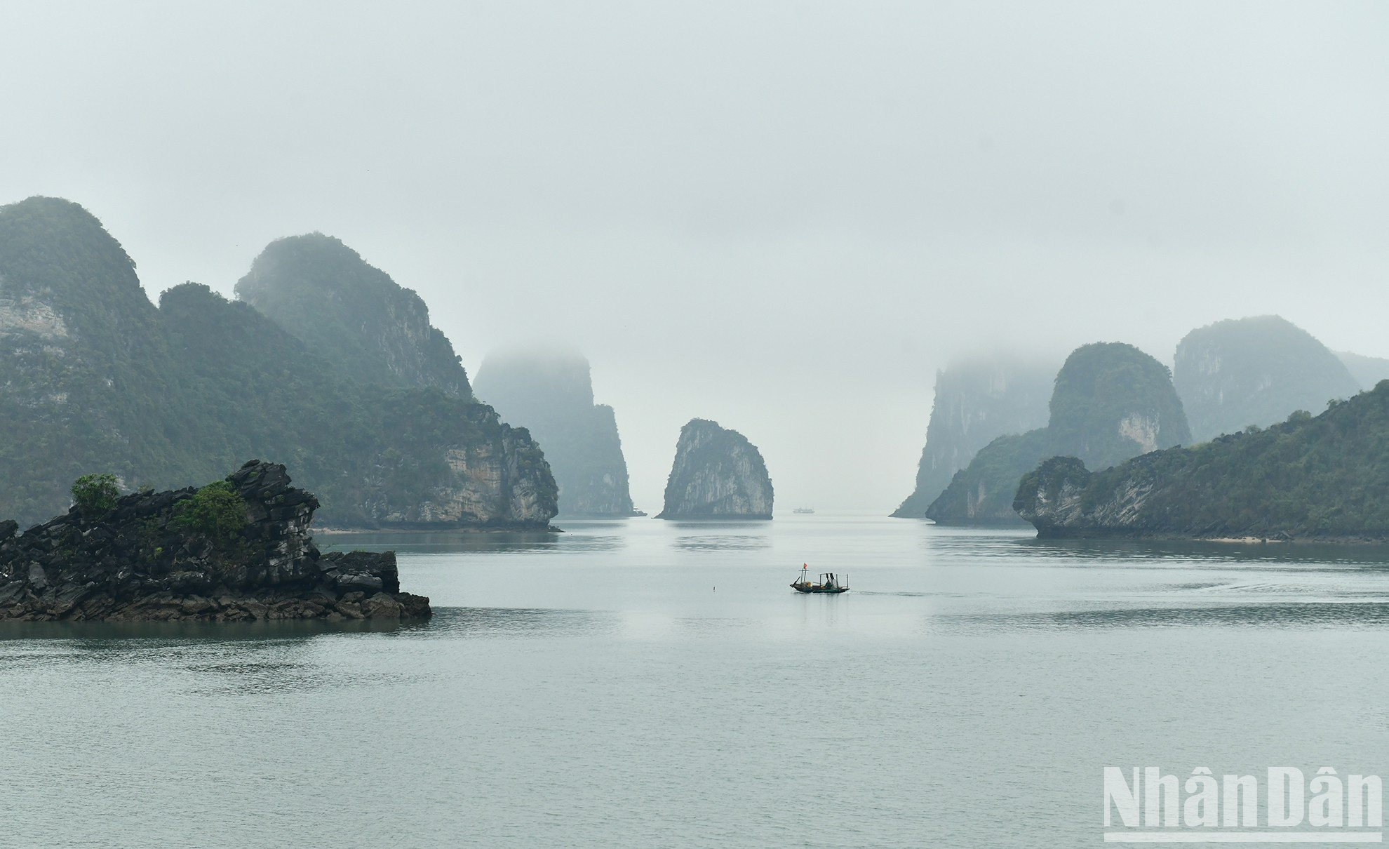 兰夏湾上山峦云海的景色,犹如一幅水彩画一般美丽。 兰夏湾上山峦云海的景色,犹如一幅水彩画一般美丽。