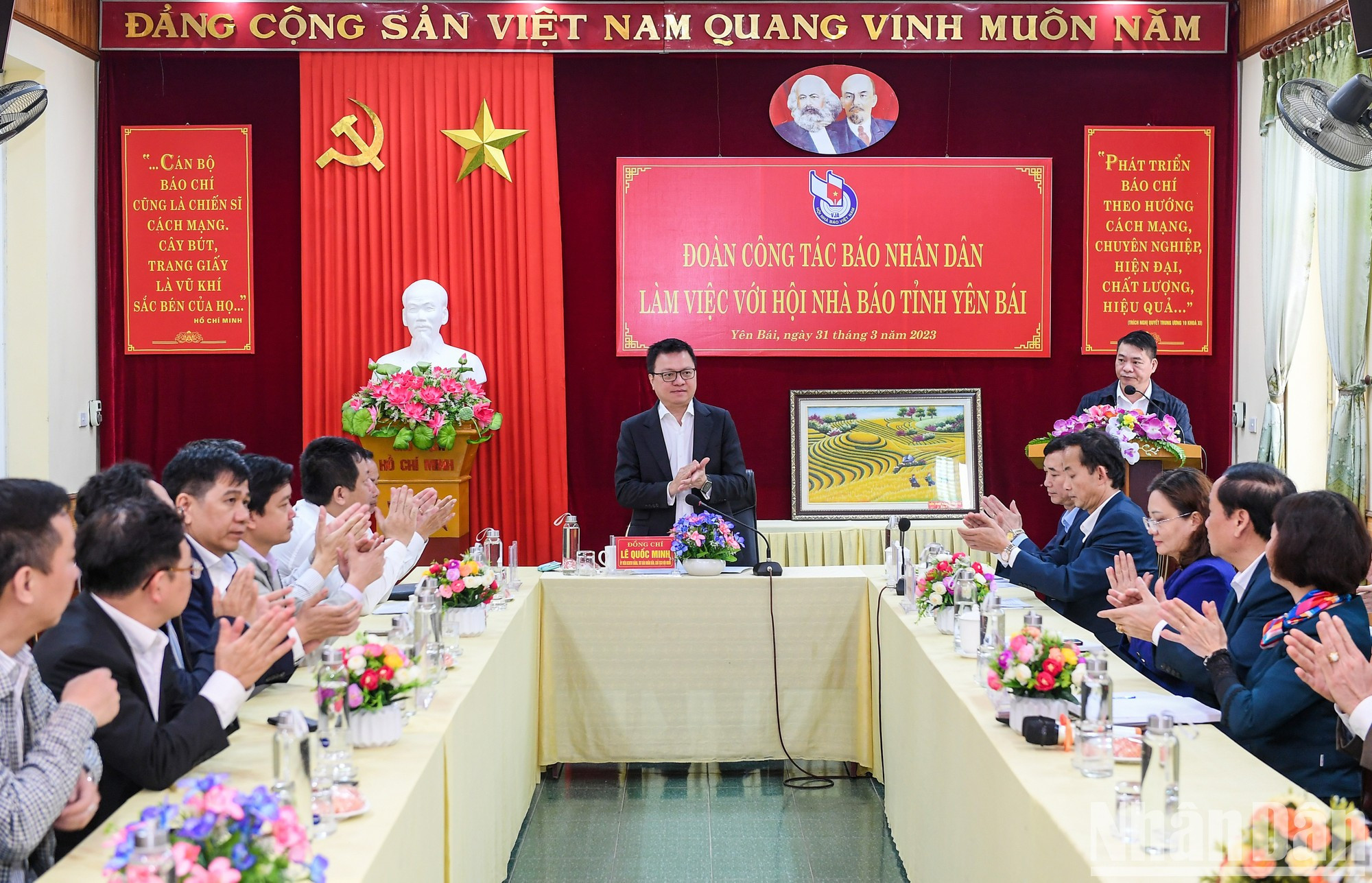 《人民报》社工作组同安沛省新闻工作者协会举行工作会议。