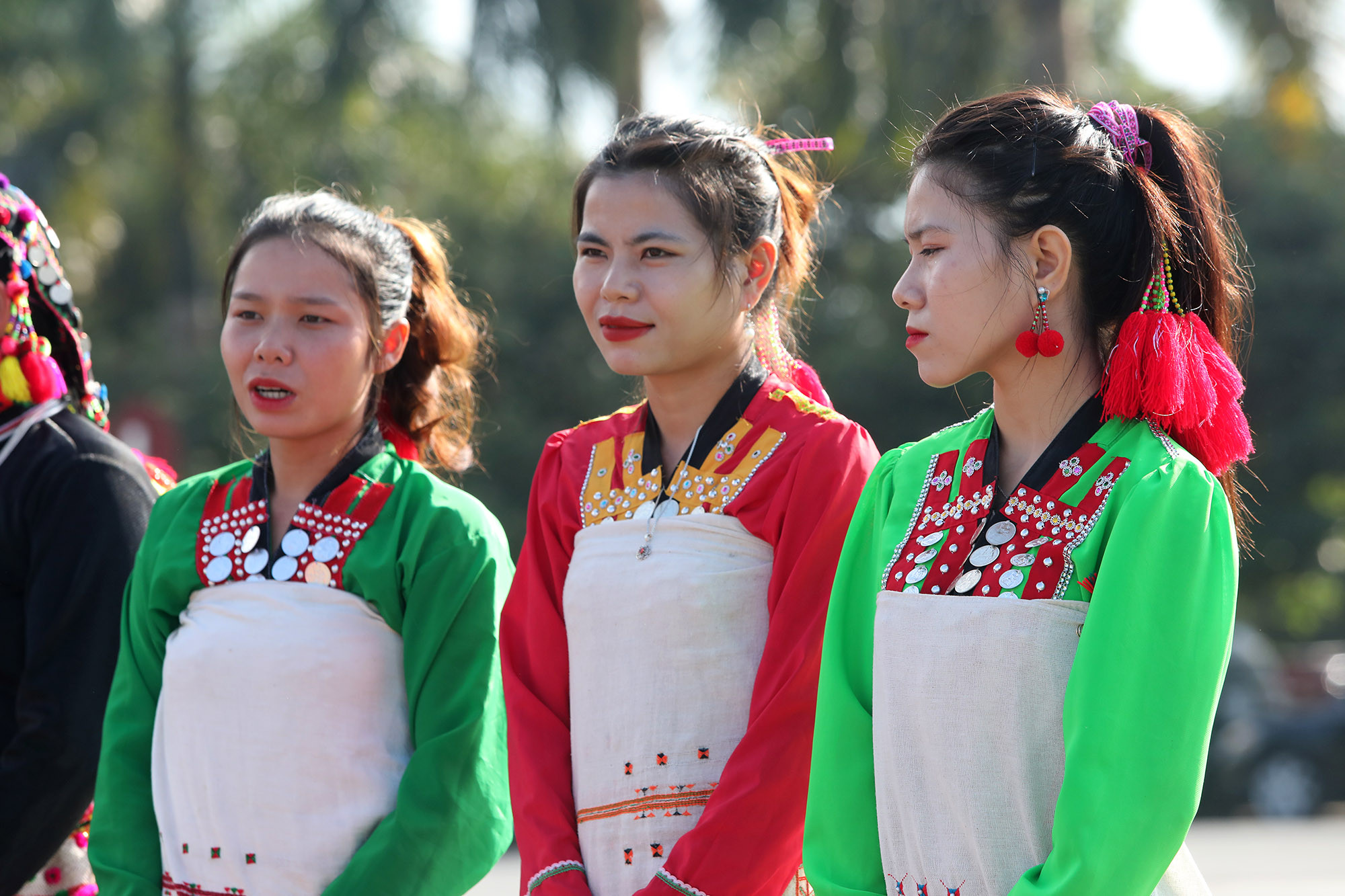 莽族少女。 莽族少女。