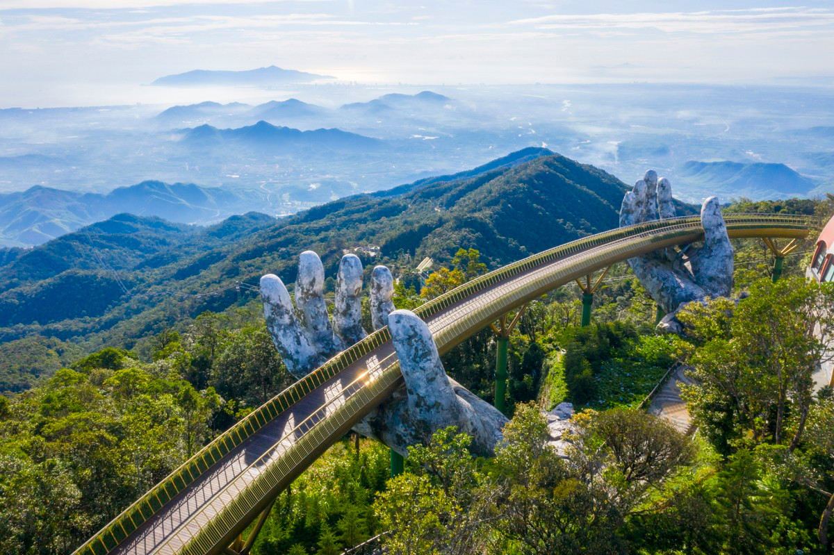 桥则被评为世界领先的标志性旅游桥梁。 桥则被评为世界领先的标志性旅游桥梁。