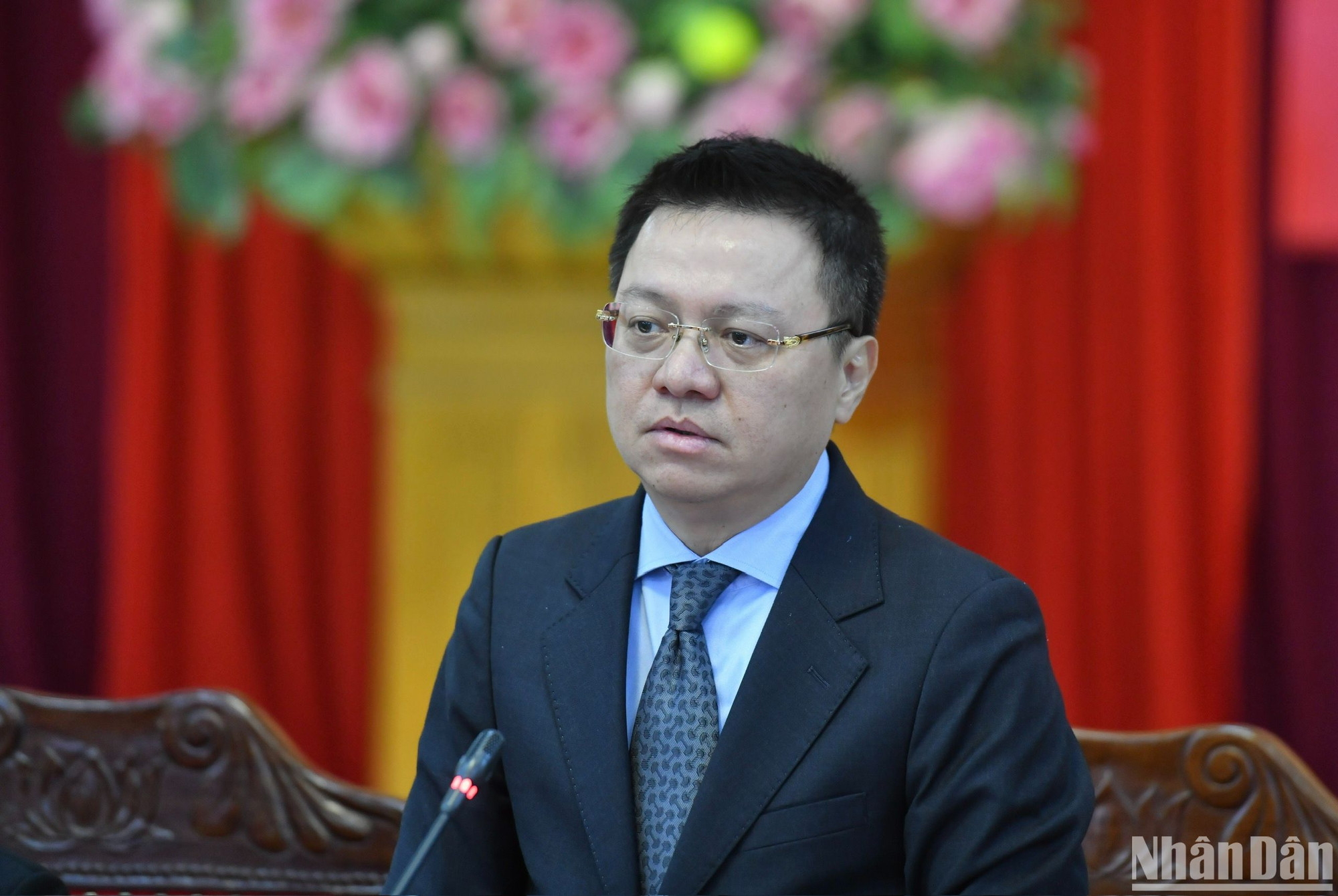 黎国明同志介绍了《人民报》近年来的大力创新,并希望双方更加密切配合,增加有关义安省信息的数量。 黎国明同志介绍了《人民报》近年来的大力创新,并希望双方更加密切配合,增加有关义安省信息的数量。