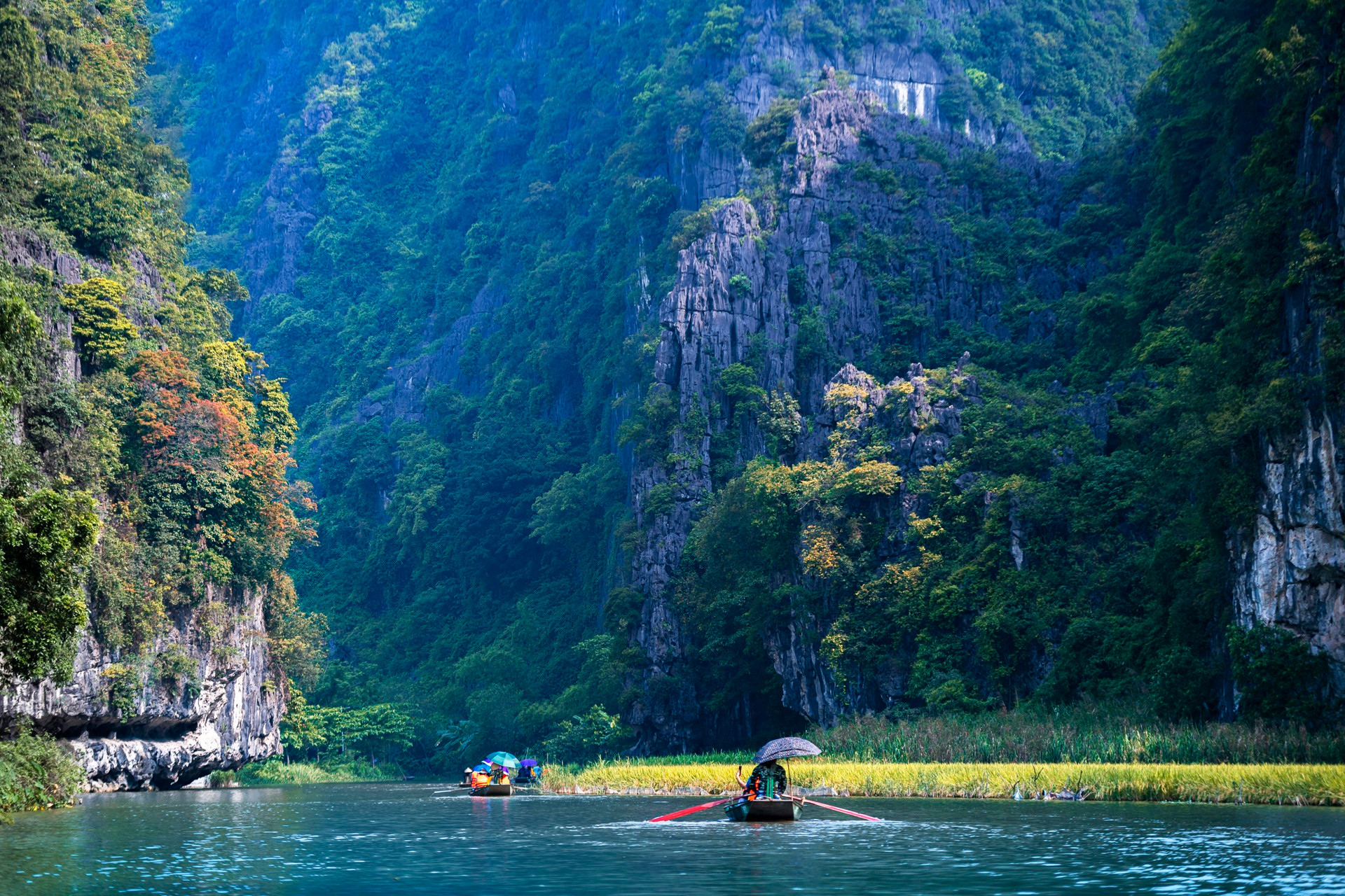 “三谷——长安金色”旅游周有助于激发淡季旅游需求,增加游客人数和旅游收入,宣传推广宁平省尤其是世界文化和自然遗产——长安名胜群的旅游资源,塑造宁平省旅游品牌形象。 “三谷——长安金色”旅游周有助于激发淡季旅游需求,增加游客人数和旅游收入,宣传推广宁平省尤其是世界文化和自然遗产——长安名胜群的旅游资源,塑造宁平省旅游品牌形象。