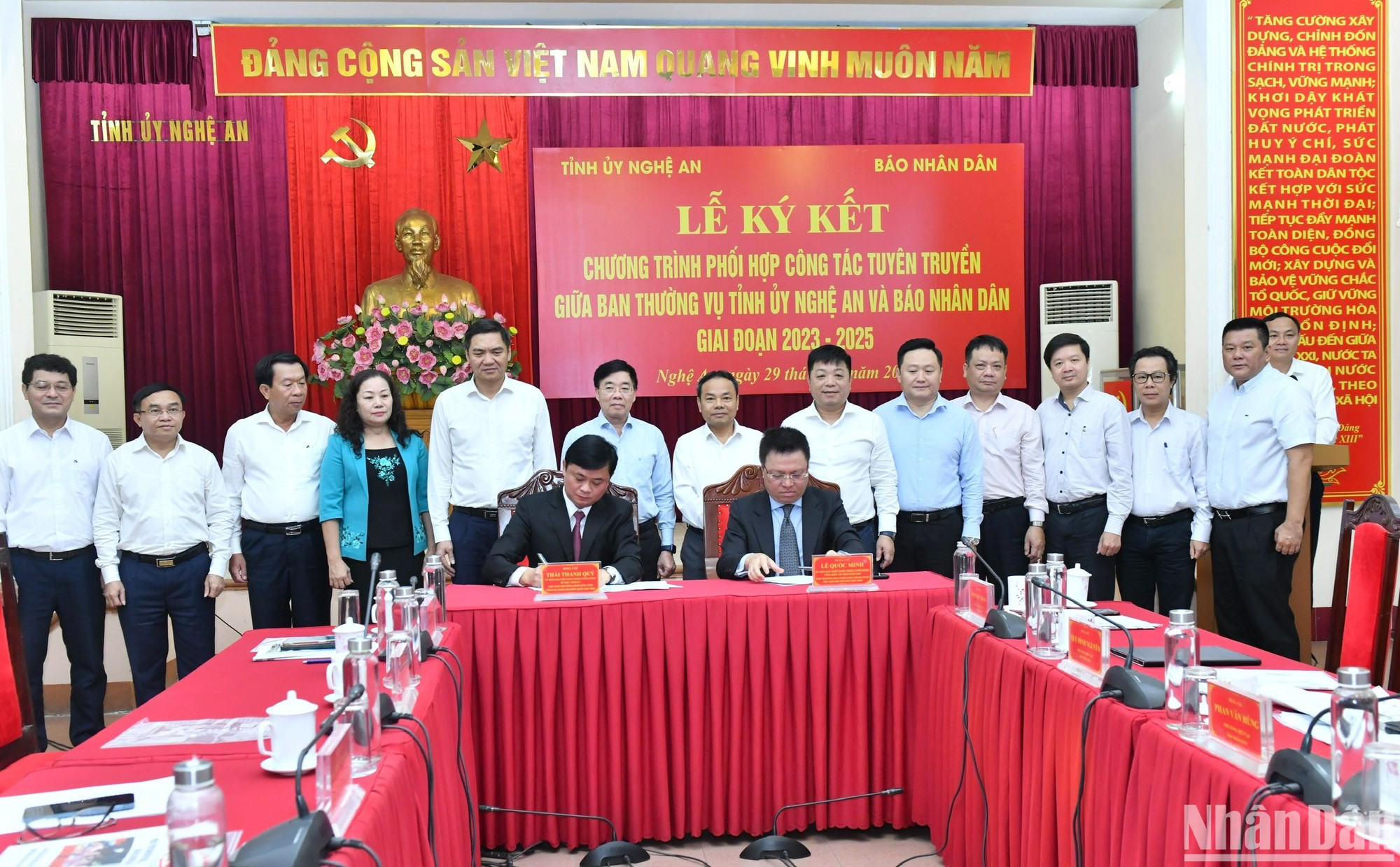 《人民报》社与义安省省委签署2023-2025年阶段合作宣传计划【组图】