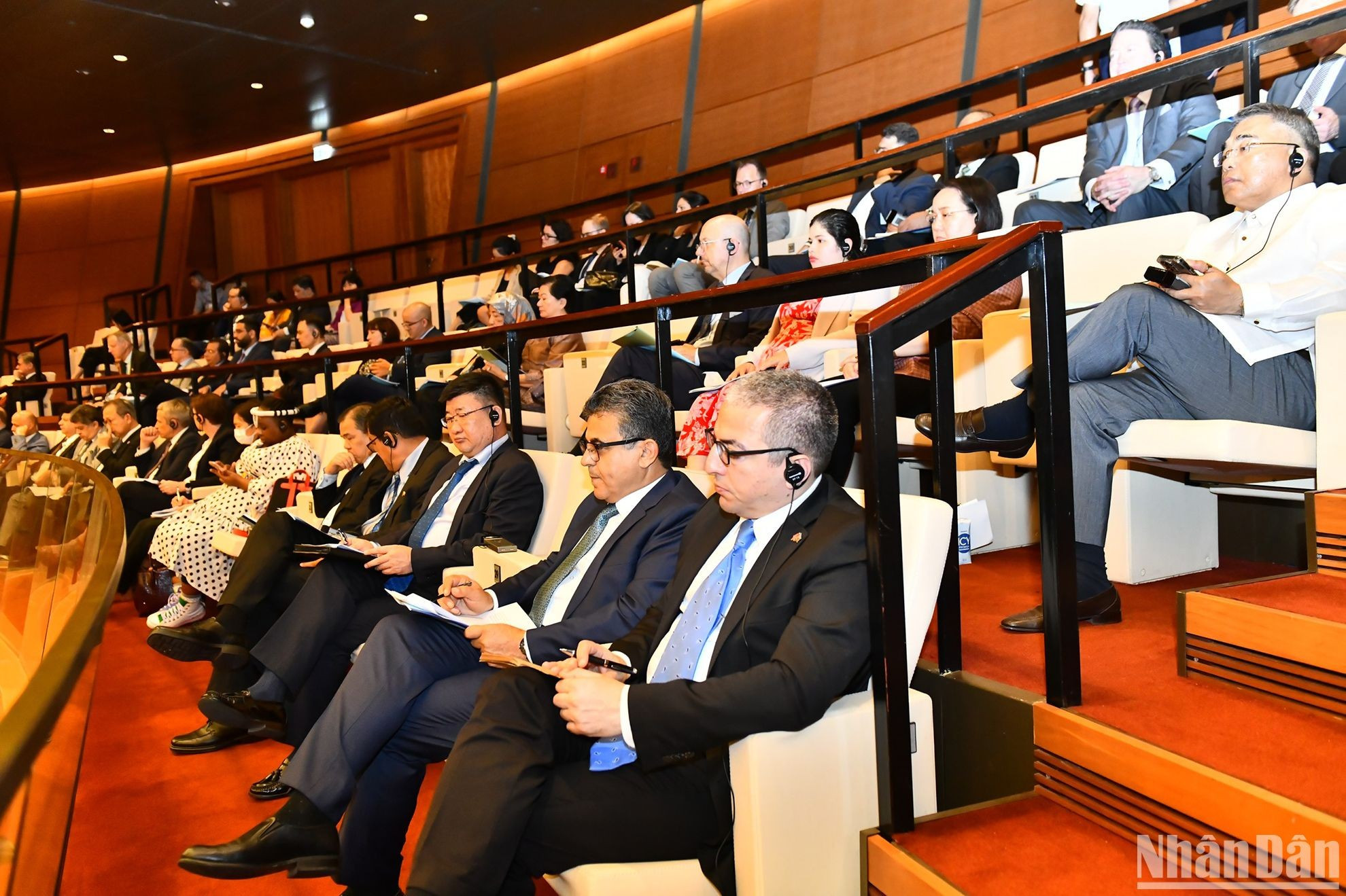 各国家和国际组织驻越南代表出席会议。 各国家和国际组织驻越南代表出席会议。