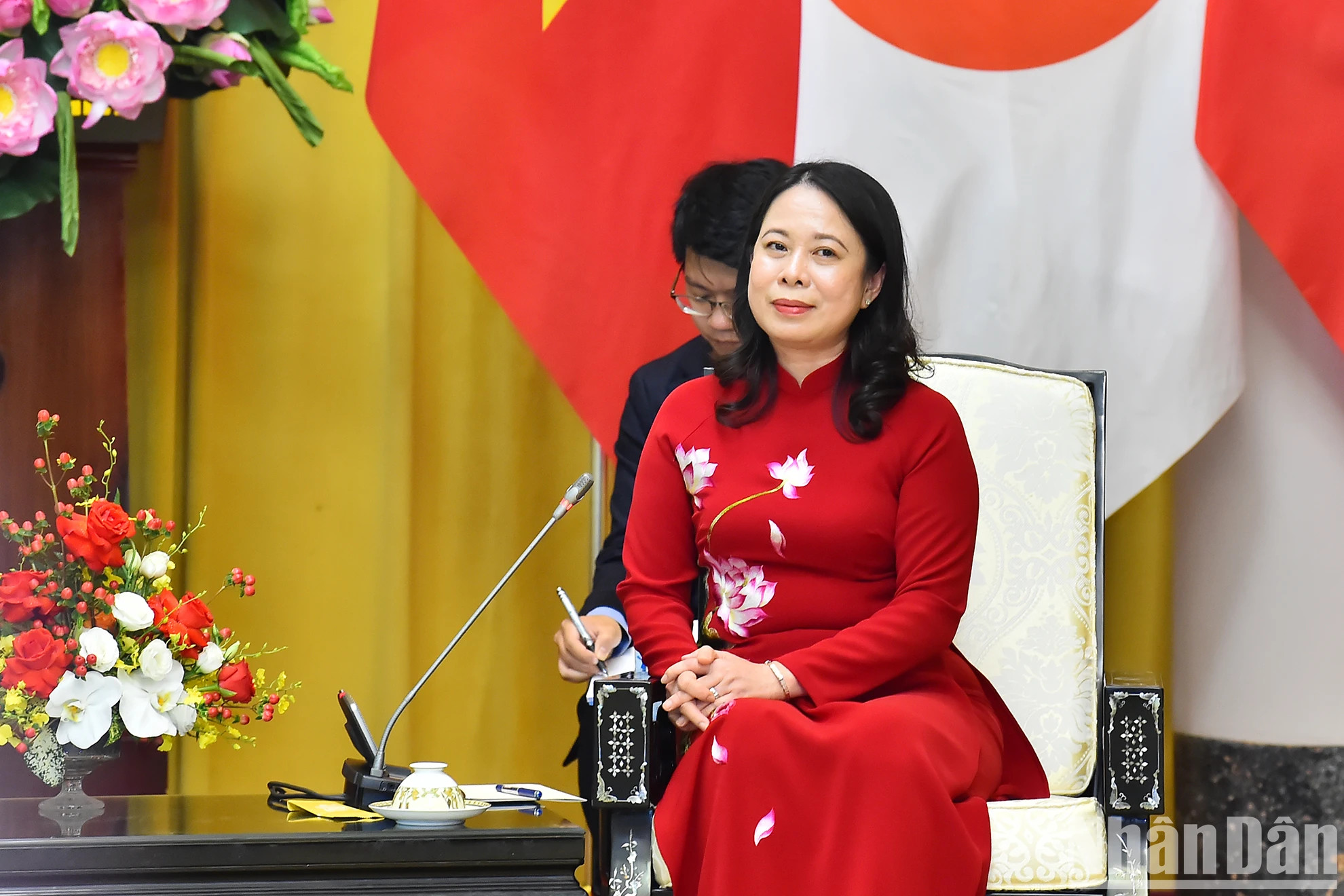 越南国家副主席武氏映春在会谈上发表讲话。 越南国家副主席武氏映春在会谈上发表讲话。