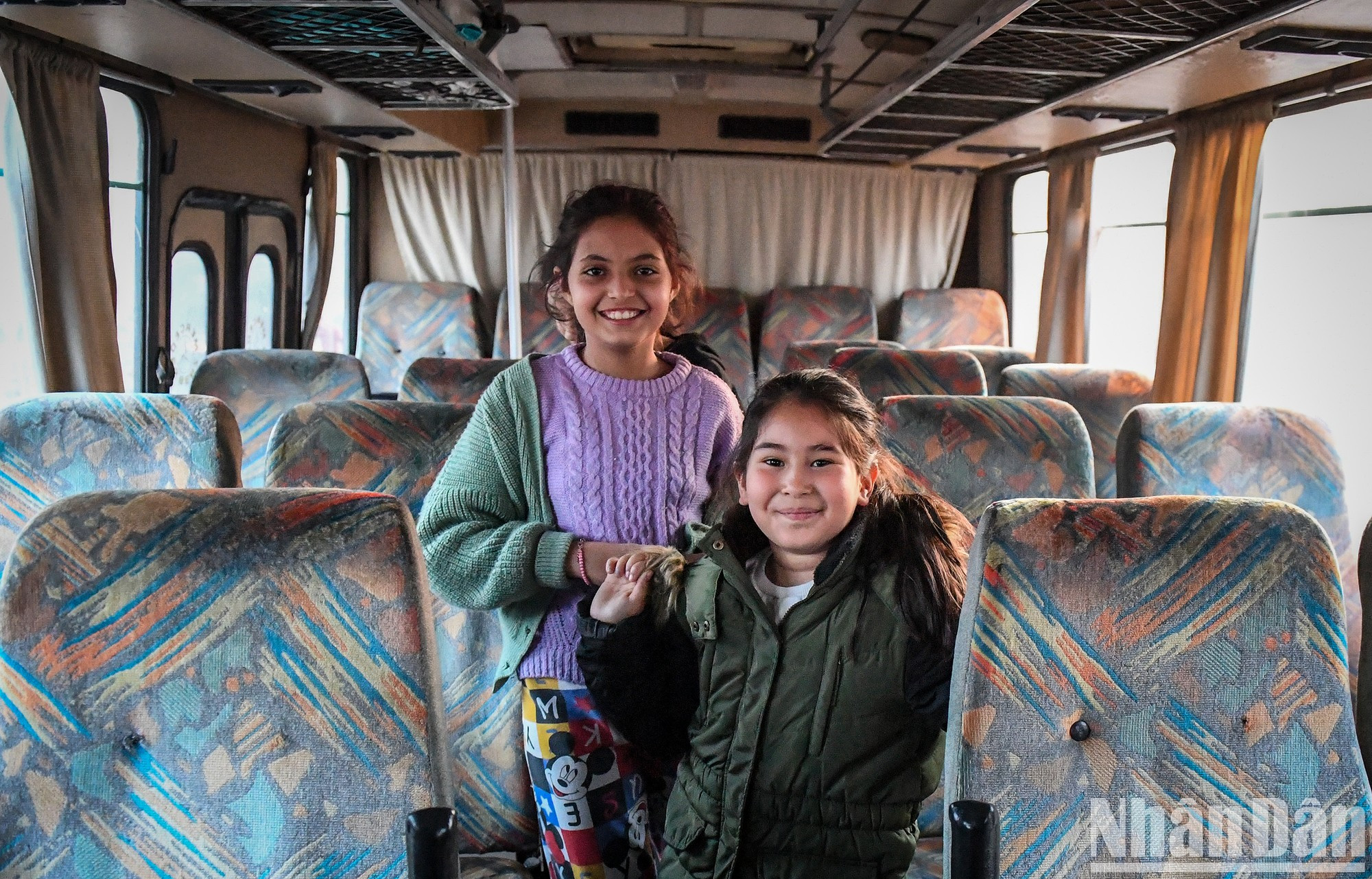 哈塔伊省伊斯肯德伦的两个女孩在她们的“特别卧室”里玩得很开心。 哈塔伊省伊斯肯德伦的两个女孩在她们的“特别卧室”里玩得很开心。