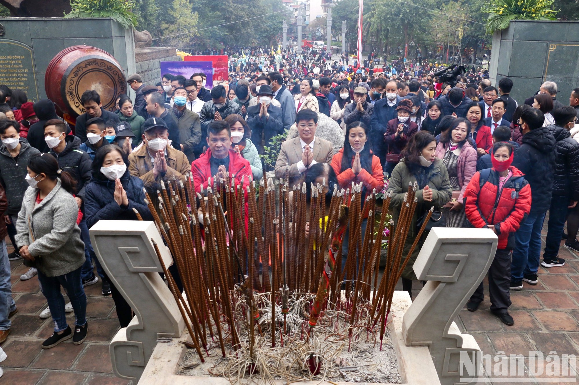 河内市民兴高采烈参加癸卯春节玉回-栋多大捷纪念仪式【组图】 ảnh 8 河内市民兴高采烈参加癸卯春节玉回-栋多大捷纪念仪式【组图】 ảnh 8