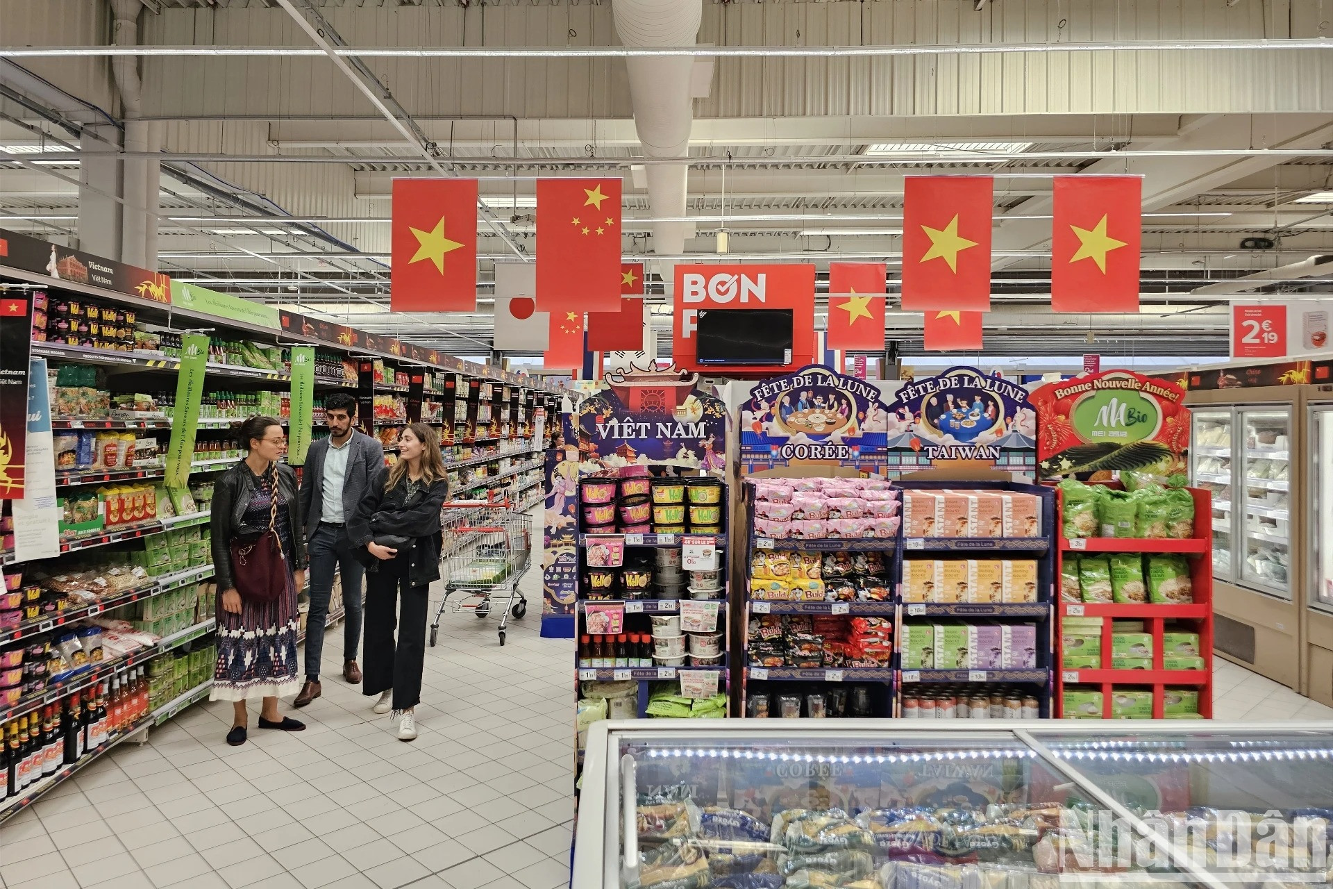 越南企业不断提升自身能力,大力投资先进的绿色生产技术,以满足包括法国在内的全球大多数主要市场对产品质量的要求。 越南企业不断提升自身能力,大力投资先进的绿色生产技术,以满足包括法国在内的全球大多数主要市场对产品质量的要求。