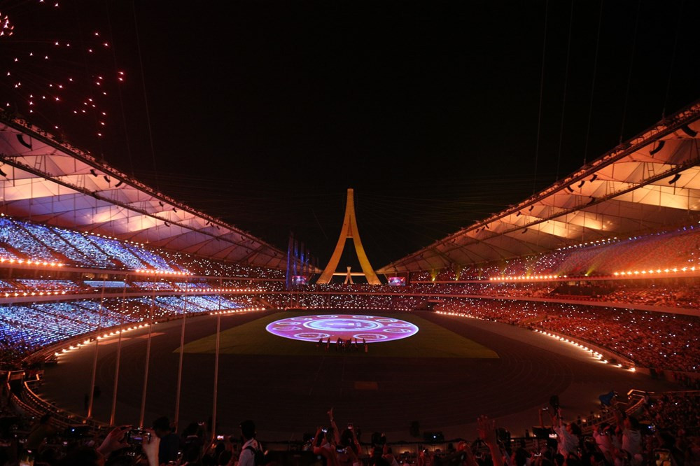 本届东运会将在柬埔寨首都金边和暹粒、西哈努克城、贡布和白马等地举行。预计，本届东运会迎接的运动员、教练和人员共计1.24万人。