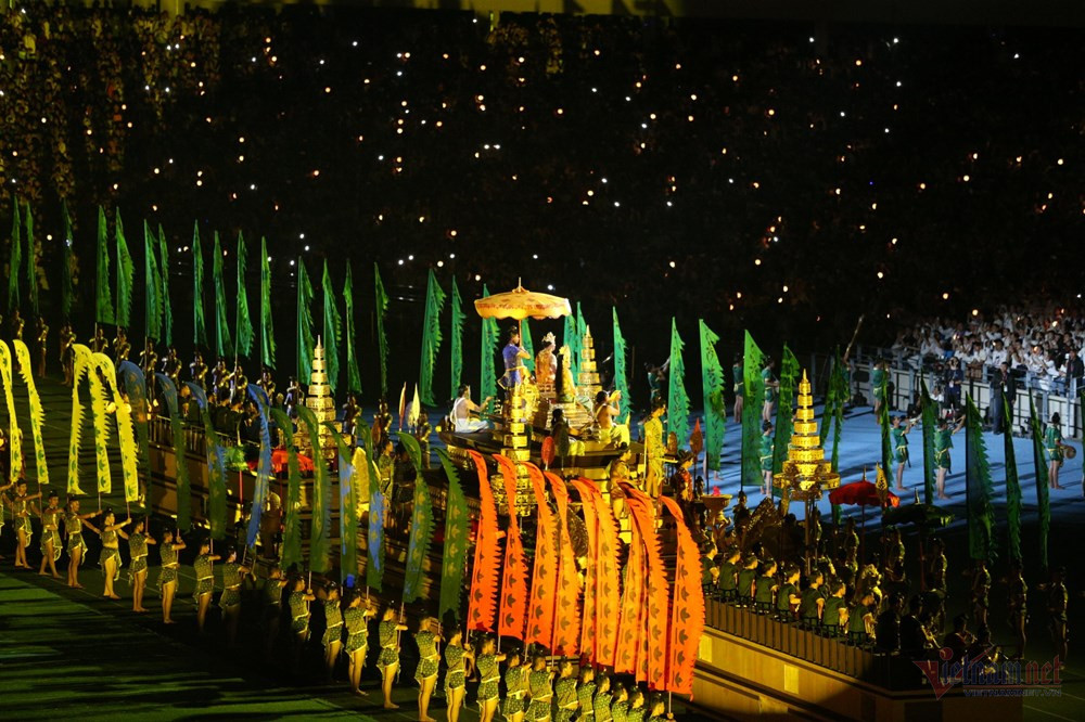 第32届东南亚运动会开幕式将展现出柬埔寨风土人情之美，同时传播出本届东运会“体育——生活在和平中”。