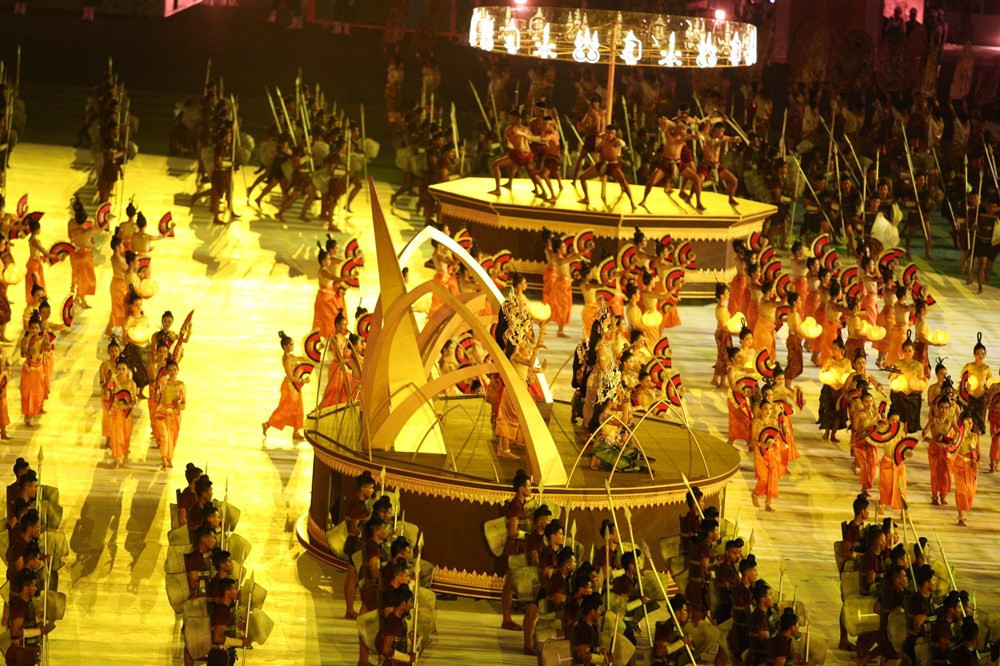 第32届东运会开幕式共有3三大篇章，分别为“吴哥的辉煌”、“高棉的微笑”和“高棉人的未来”。