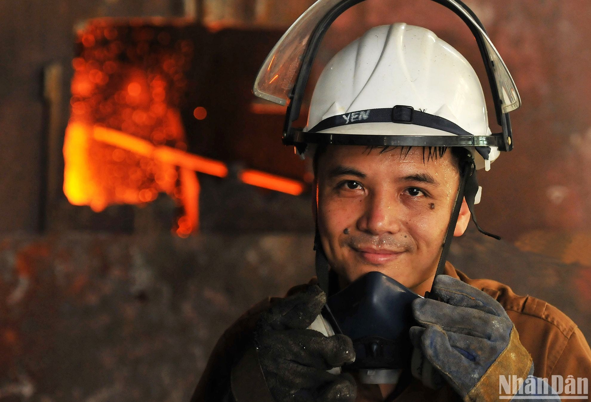 锅炉工的笑容。