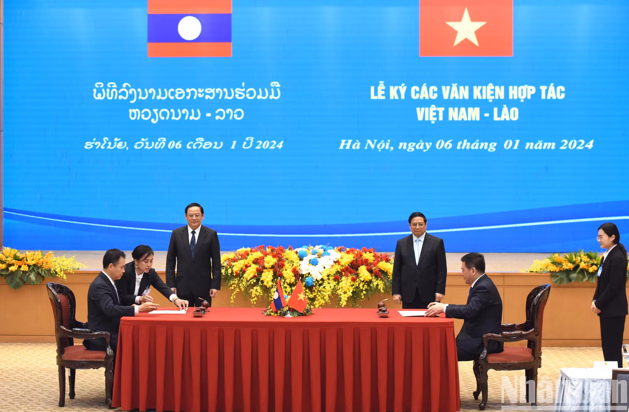 双方签署《越南社会主义共和国政府和老挝人民民主共和国政府关于发展和连接两国边境贸易基础设施谅解备忘录》。