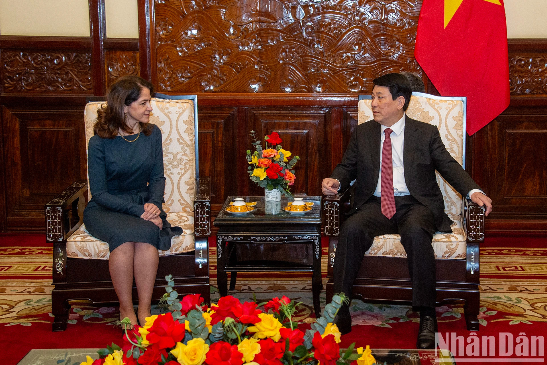 梁强主席会见哥伦比亚共和国驻越大使卡米拉·玛丽亚·波洛·弗洛雷斯。 梁强主席会见哥伦比亚共和国驻越大使卡米拉·玛丽亚·波洛·弗洛雷斯。